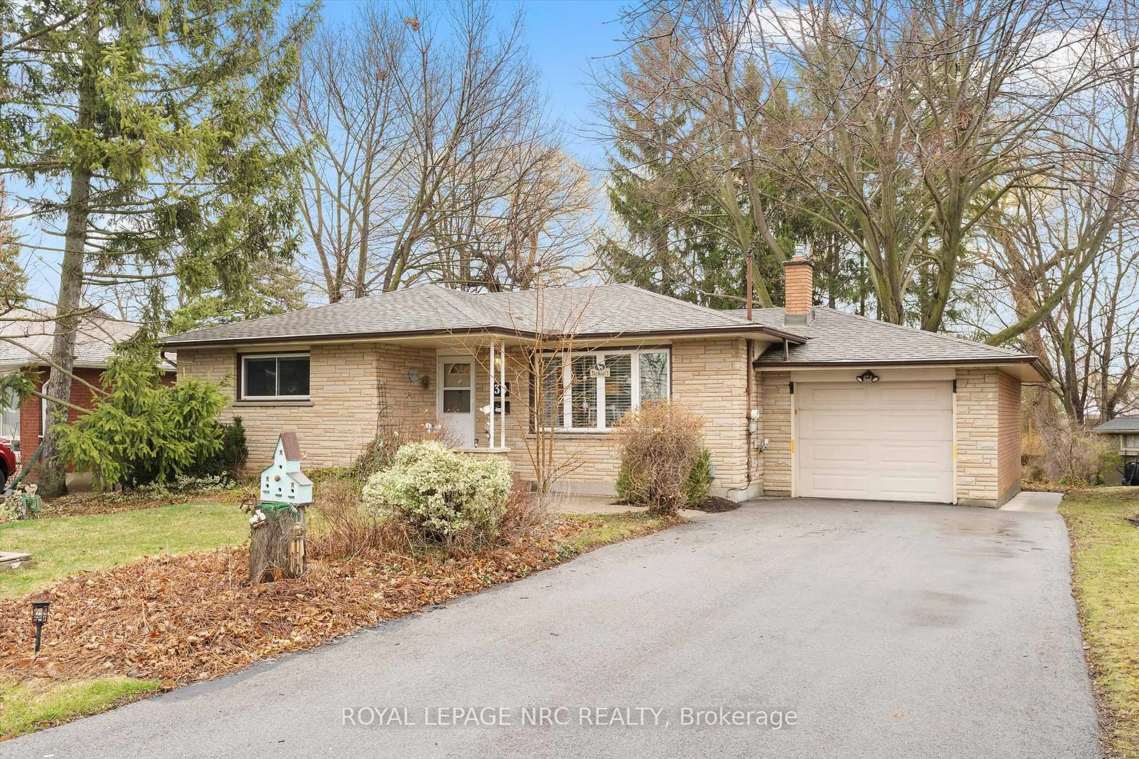 Unknown for 30 Juliana Cres, St. Catharines Ontario L2N 4B4