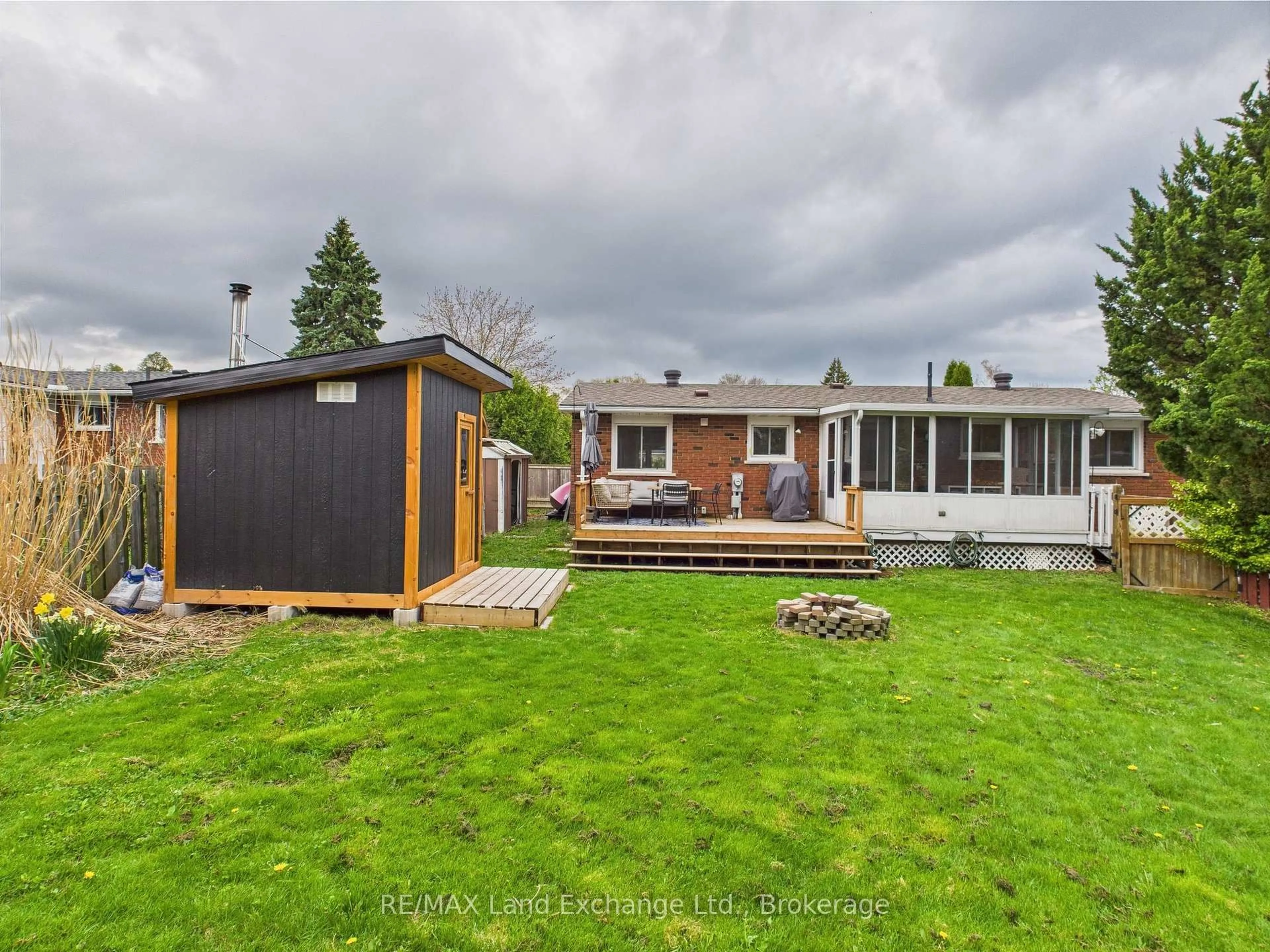 A pic from outside/outdoor area/front of a property/back of a property/a pic from drone, street for 39 Inverlyn Cres, Kincardine Ontario N2Z 1J2