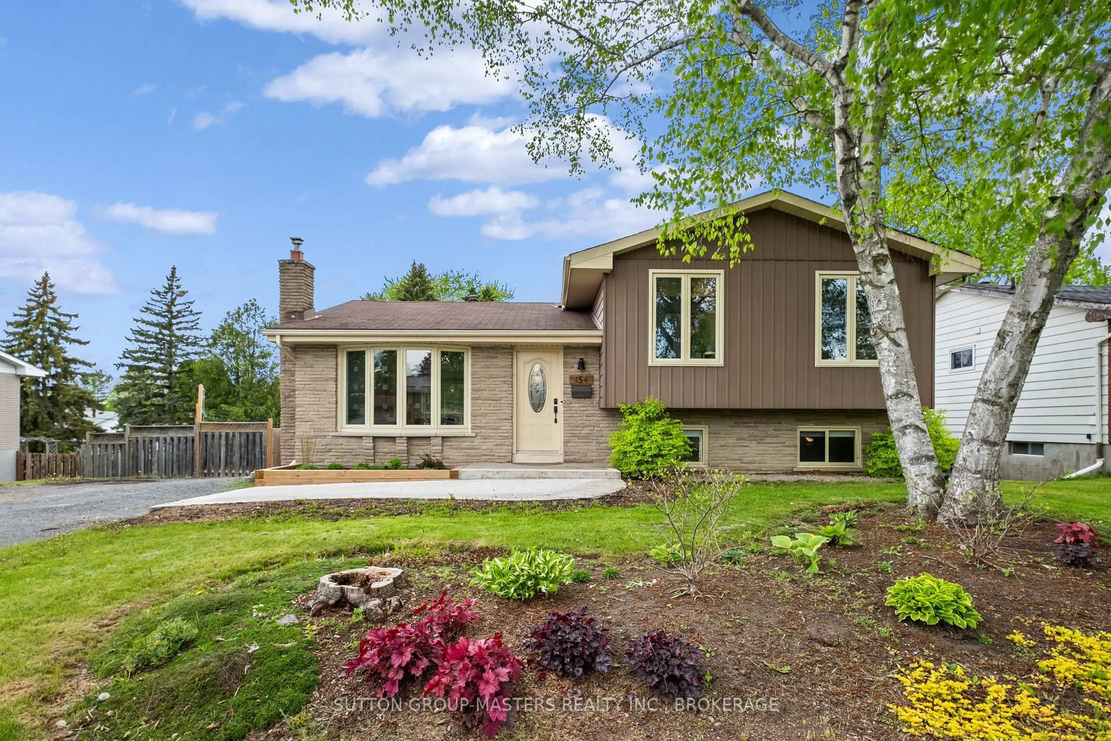 Home with vinyl exterior material, unknown for 154 Manitou Cres, Loyalist Ontario K7N 1C4
