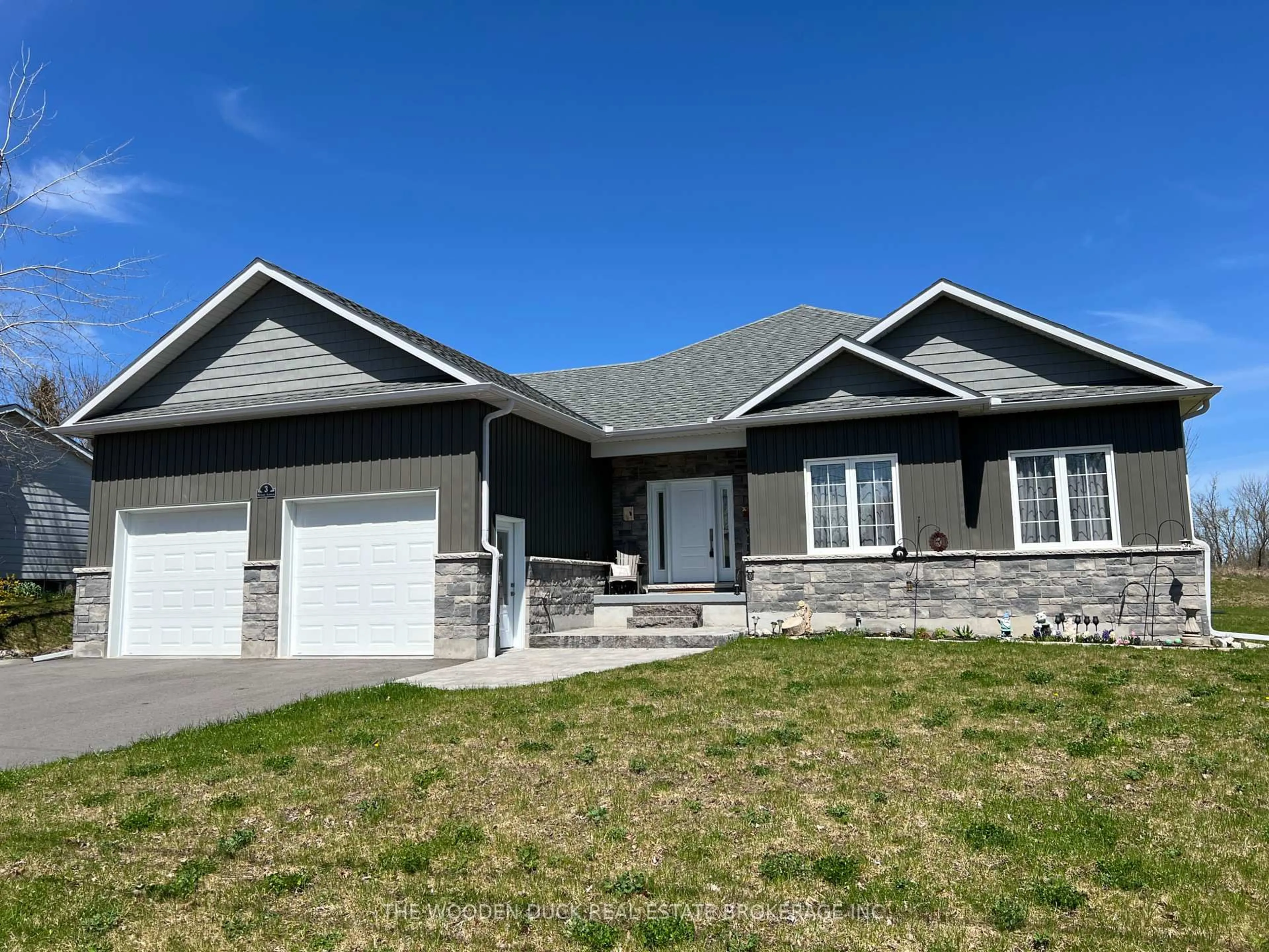 Home with vinyl exterior material, street for 3 Mclean Ave, Havelock-Belmont-Methuen Ontario K0L 1Z0