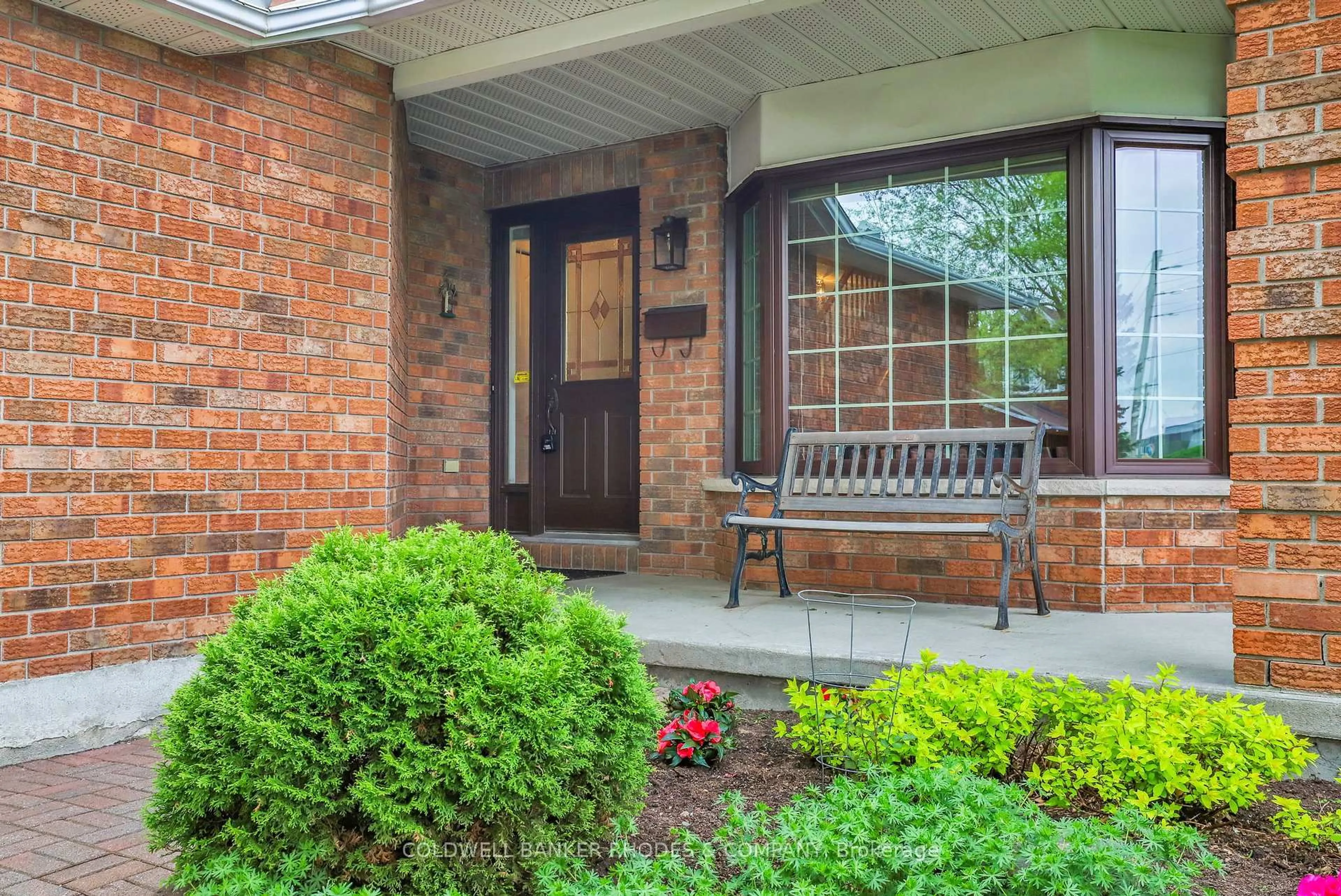 Unknown for 2 Baslaw Dr, Ottawa Ontario K1G 5J8