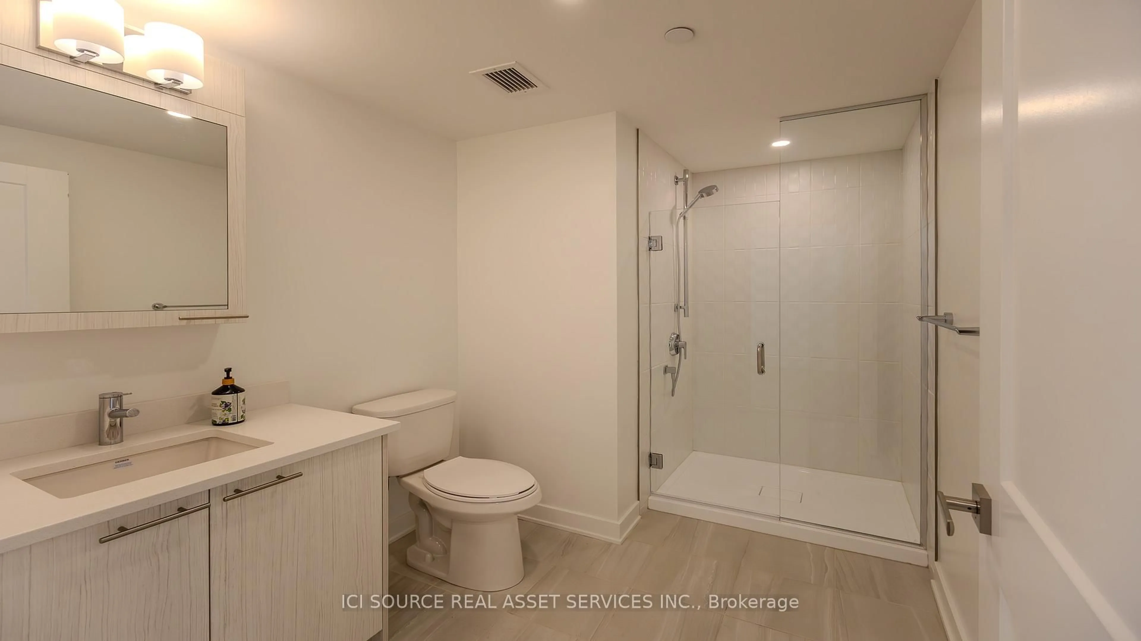 Standard bathroom, ceramic/tile floor for 340 Queen St #1110, Ottawa Ontario K1R 0G1