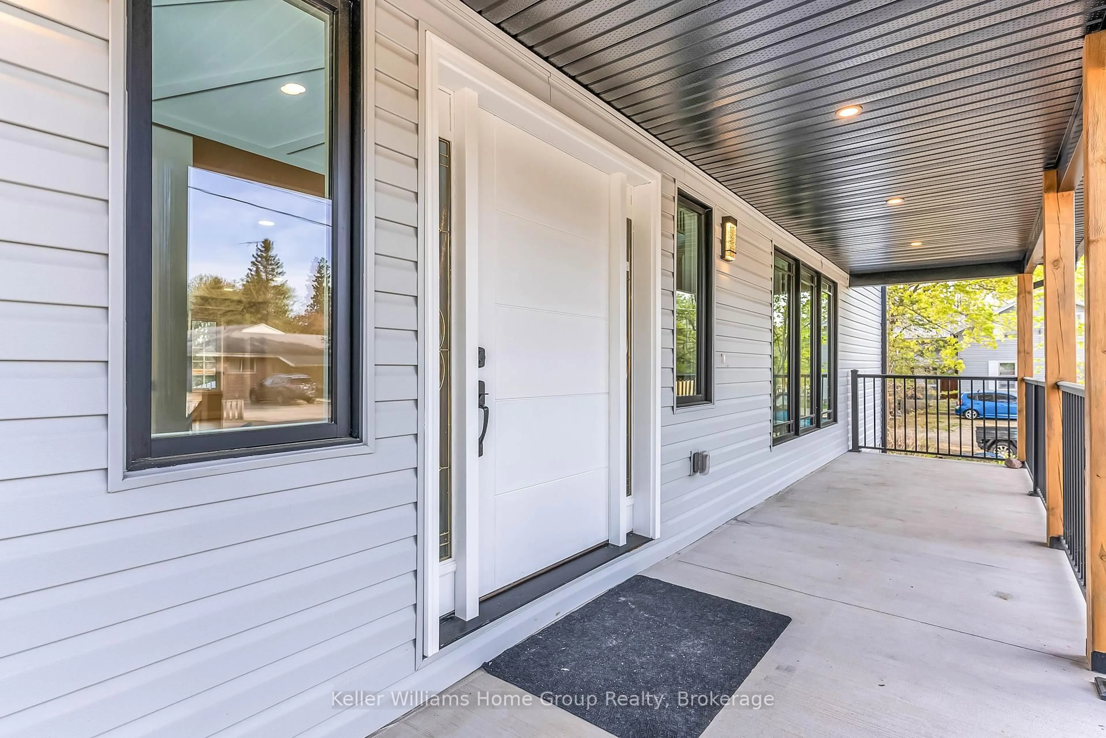 Indoor entryway for 739 Erbsville Rd, Waterloo Ontario N2J 3Z4