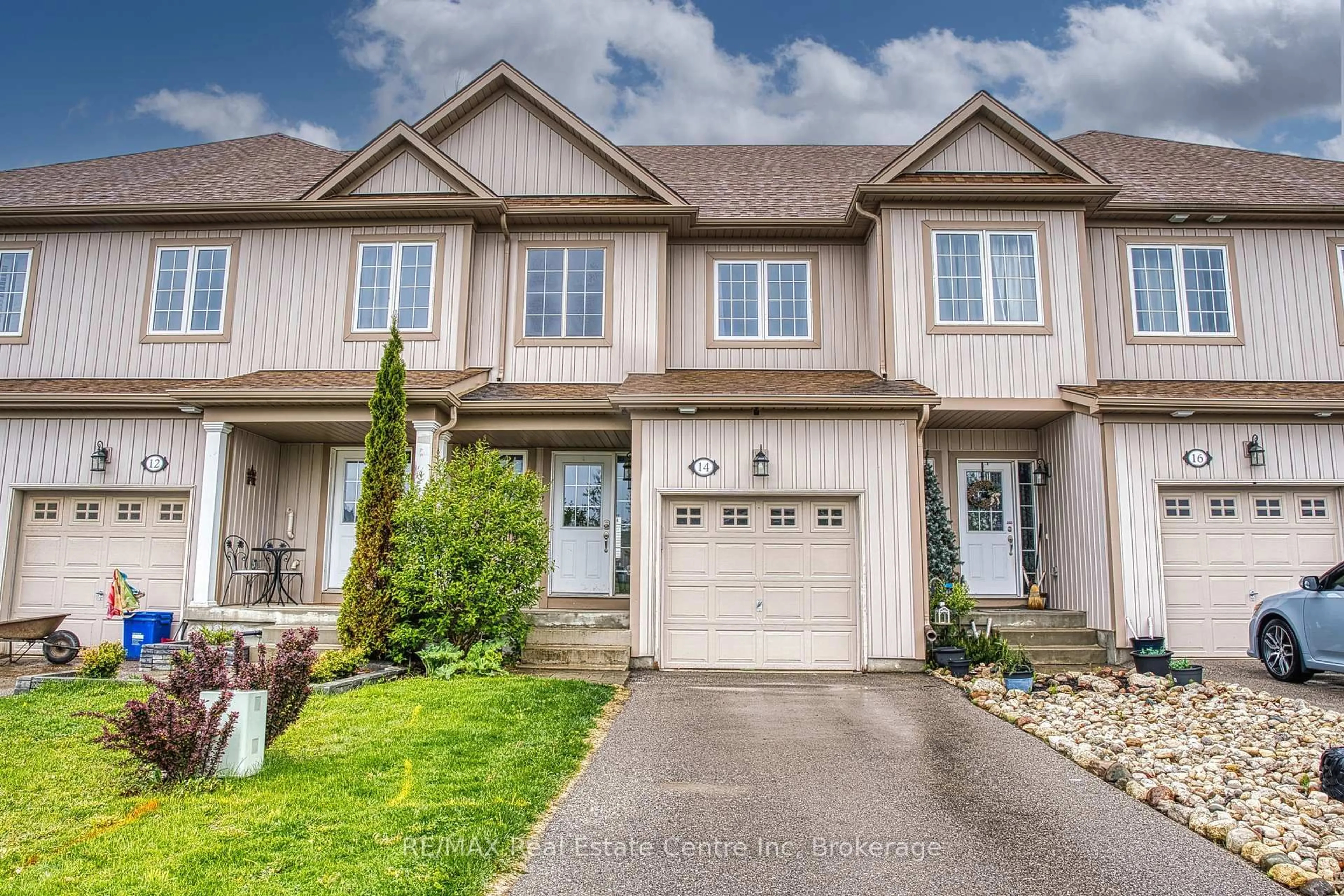 Unknown for 14 Sadler St, Centre Wellington Ontario N1M 0E2
