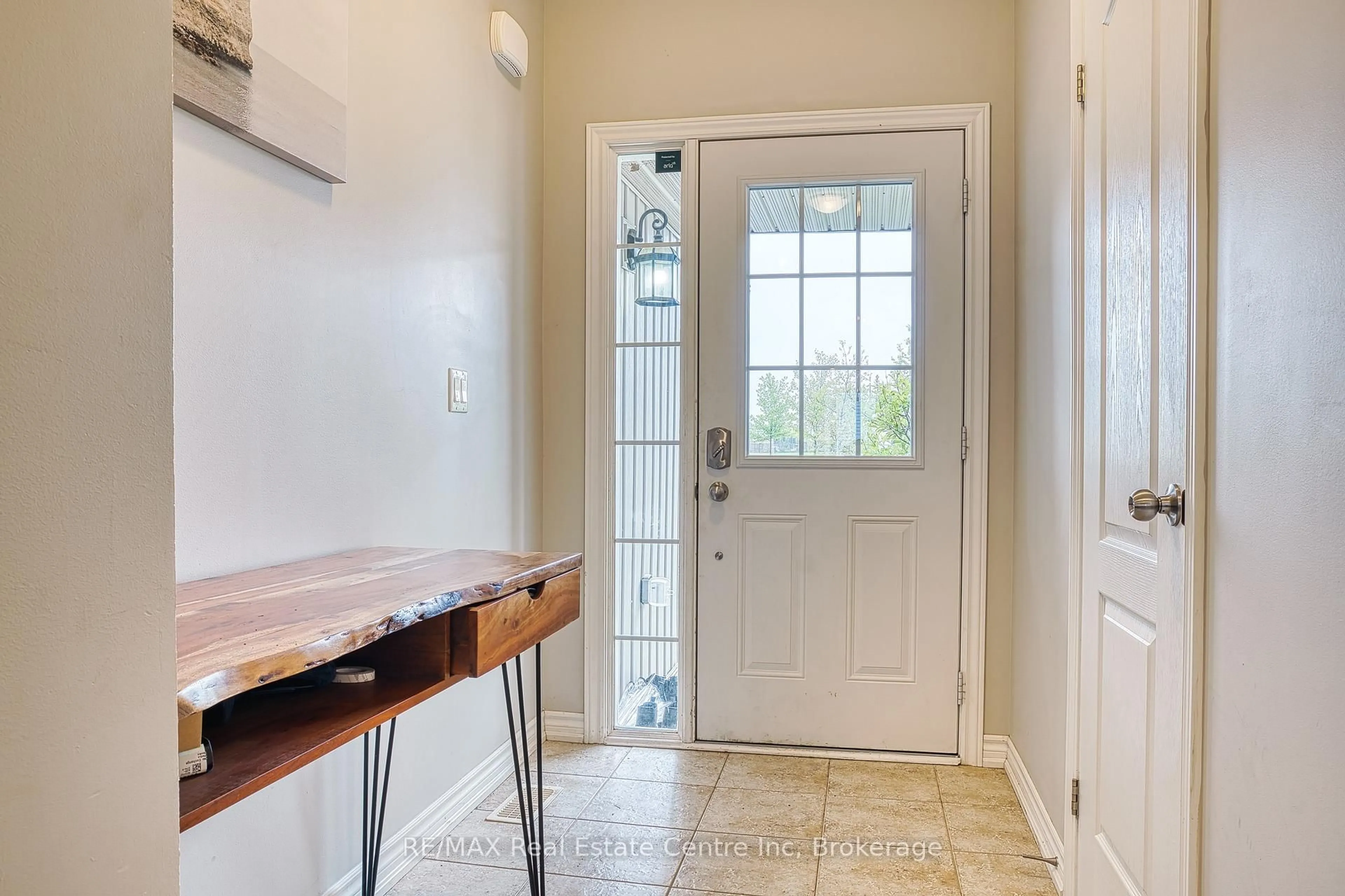 Indoor entryway for 14 Sadler St, Centre Wellington Ontario N1M 0E2