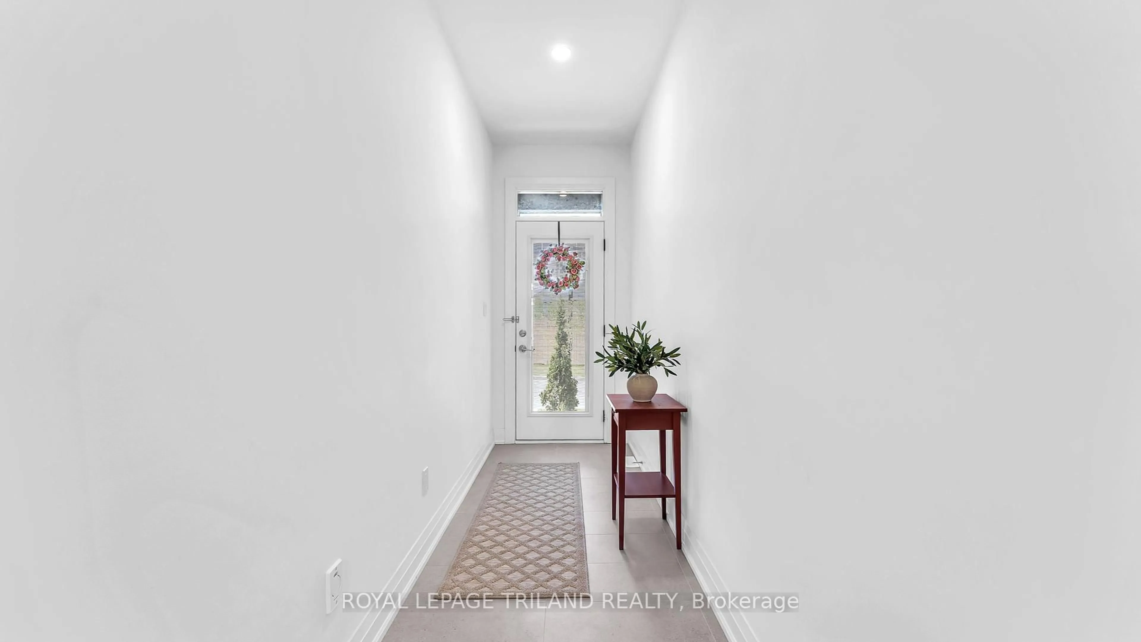 Indoor entryway for 231 Callaway Rd #16, London North Ontario N6G 0M3