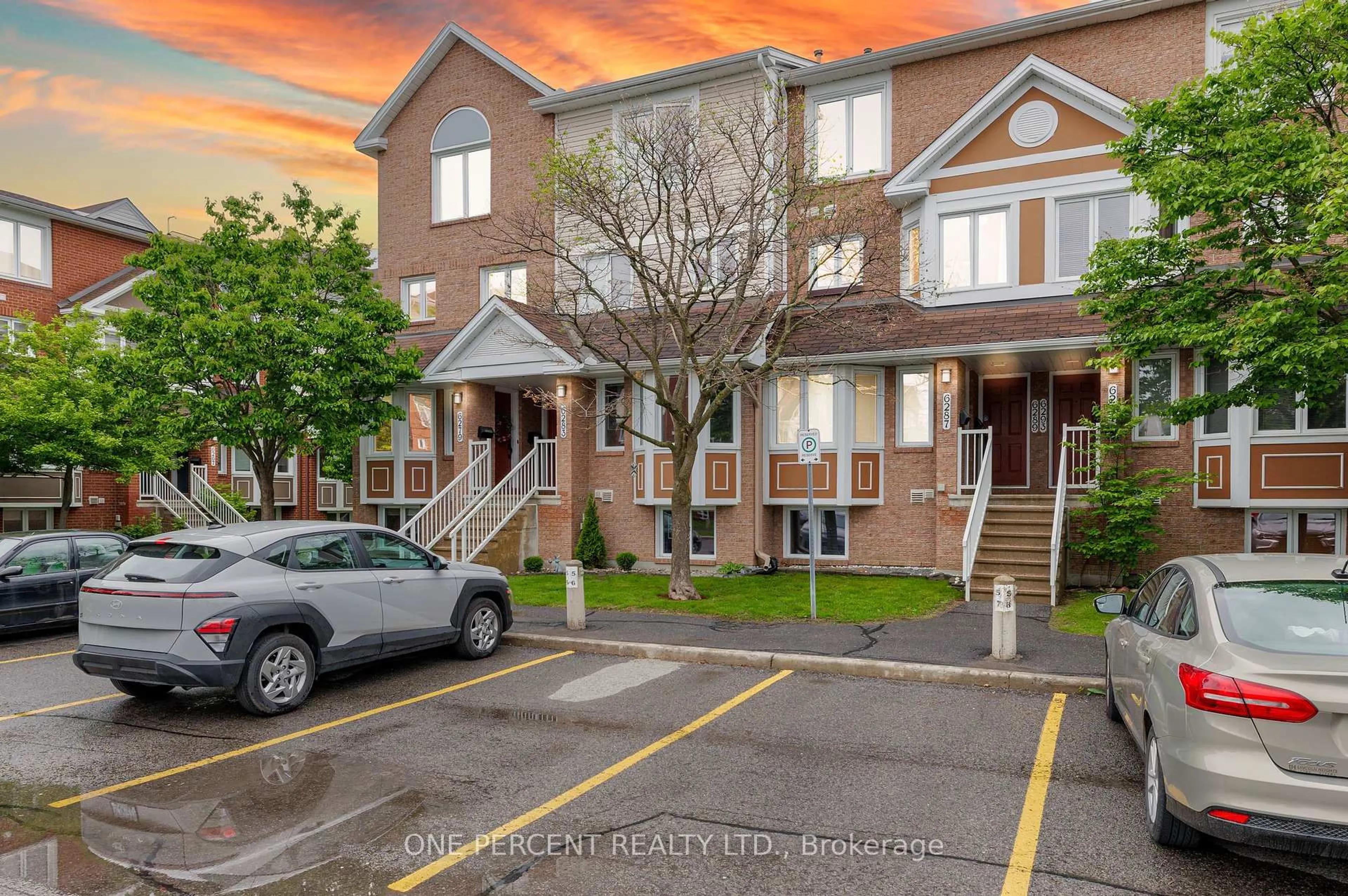 A pic from outside/outdoor area/front of a property/back of a property/a pic from drone, street for 6289 Tealwood Pl #19, Ottawa Ontario K1C 7J9