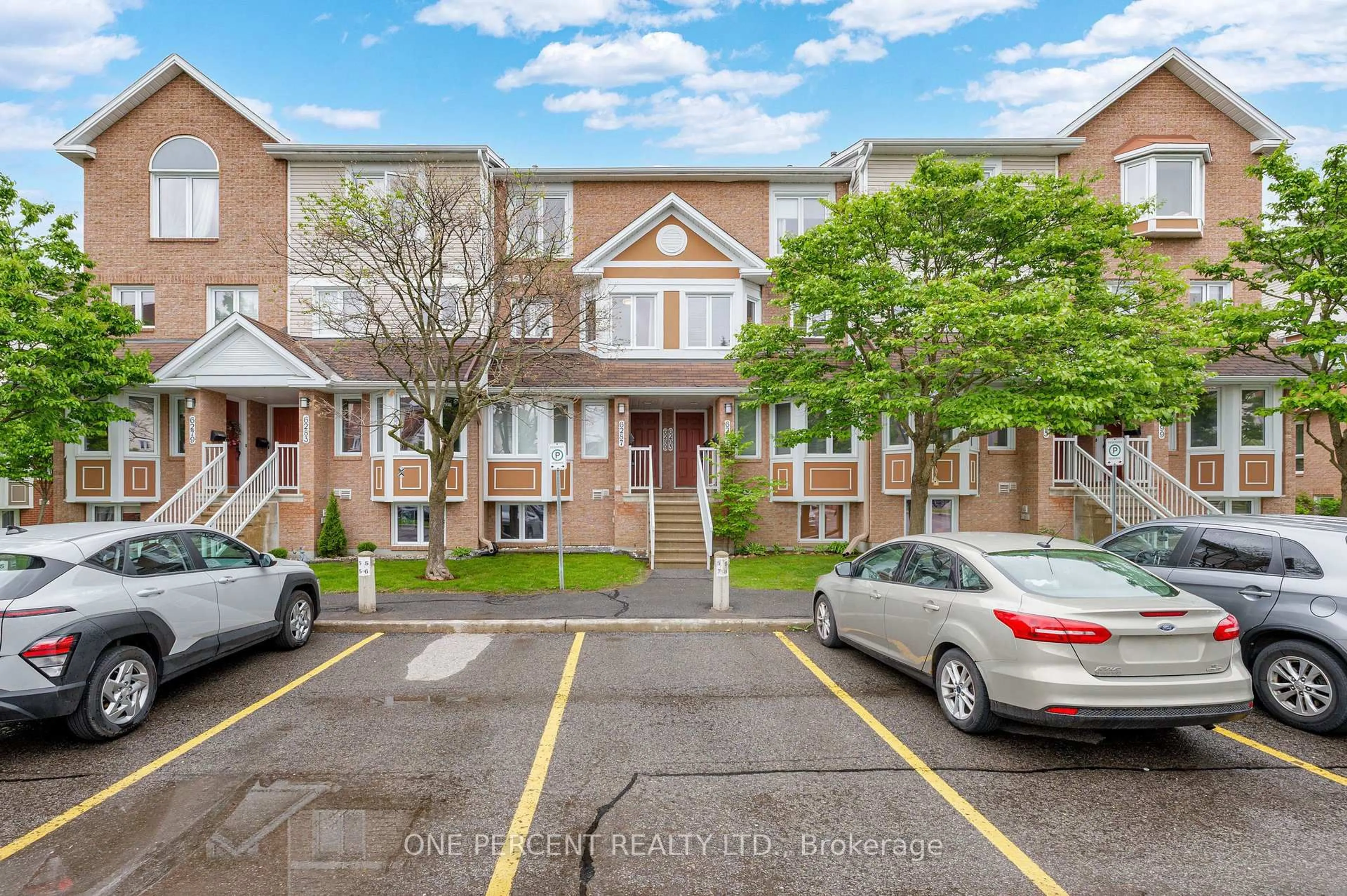 A pic from outside/outdoor area/front of a property/back of a property/a pic from drone, street for 6289 Tealwood Pl #19, Ottawa Ontario K1C 7J9