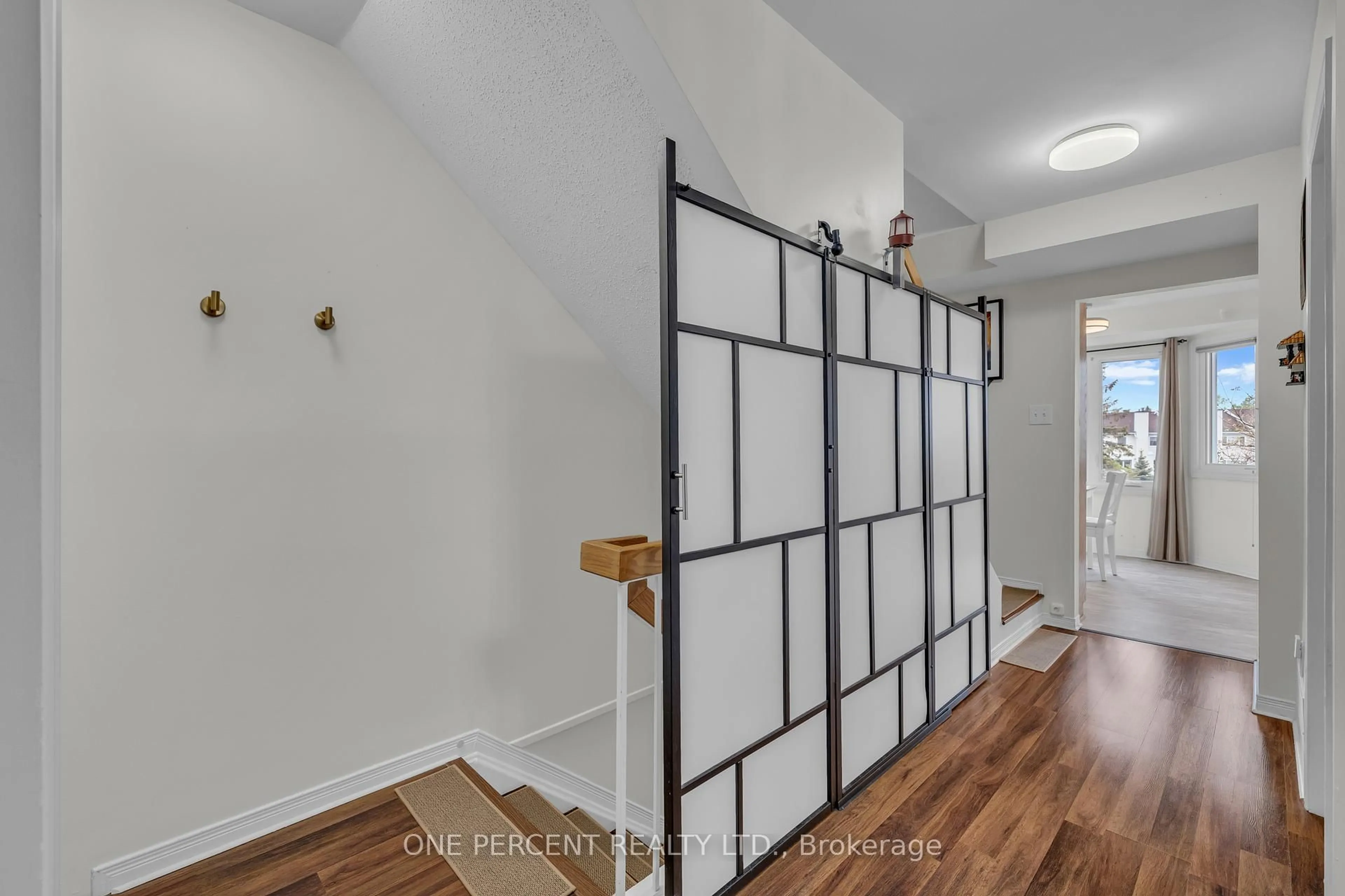 Indoor entryway for 6289 Tealwood Pl #19, Ottawa Ontario K1C 7J9