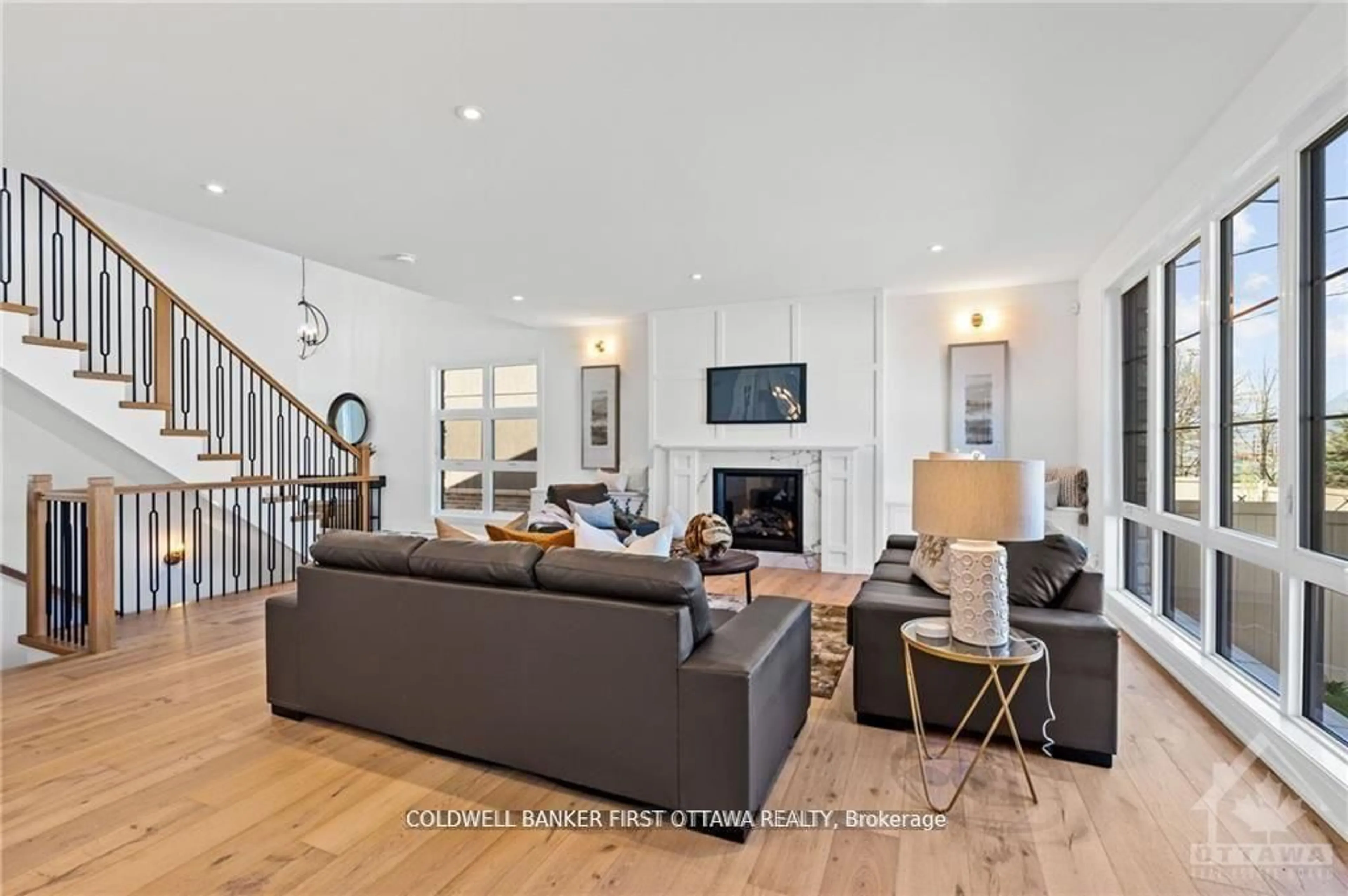 Living room with furniture, unknown for 317 Westhill Ave, Ottawa Ontario K1Z 7H7