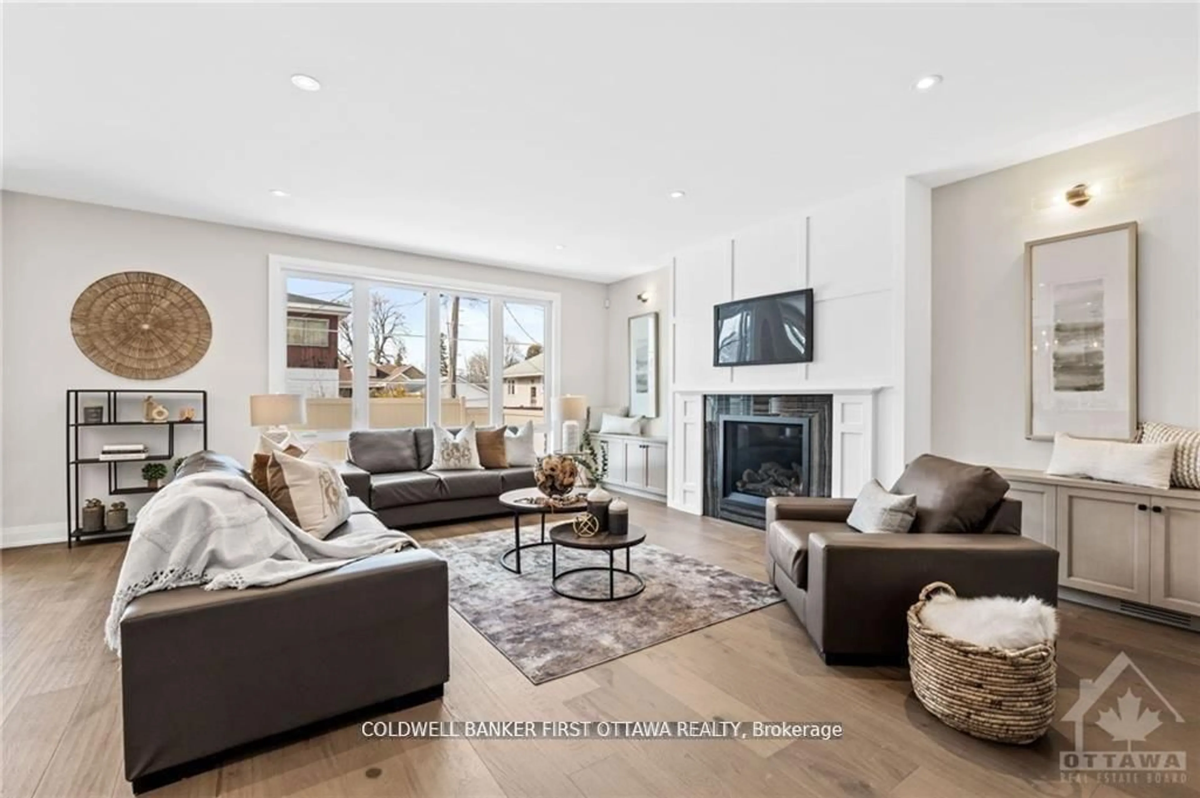 Living room with furniture, unknown for 317 Westhill Ave, Ottawa Ontario K1Z 7H7
