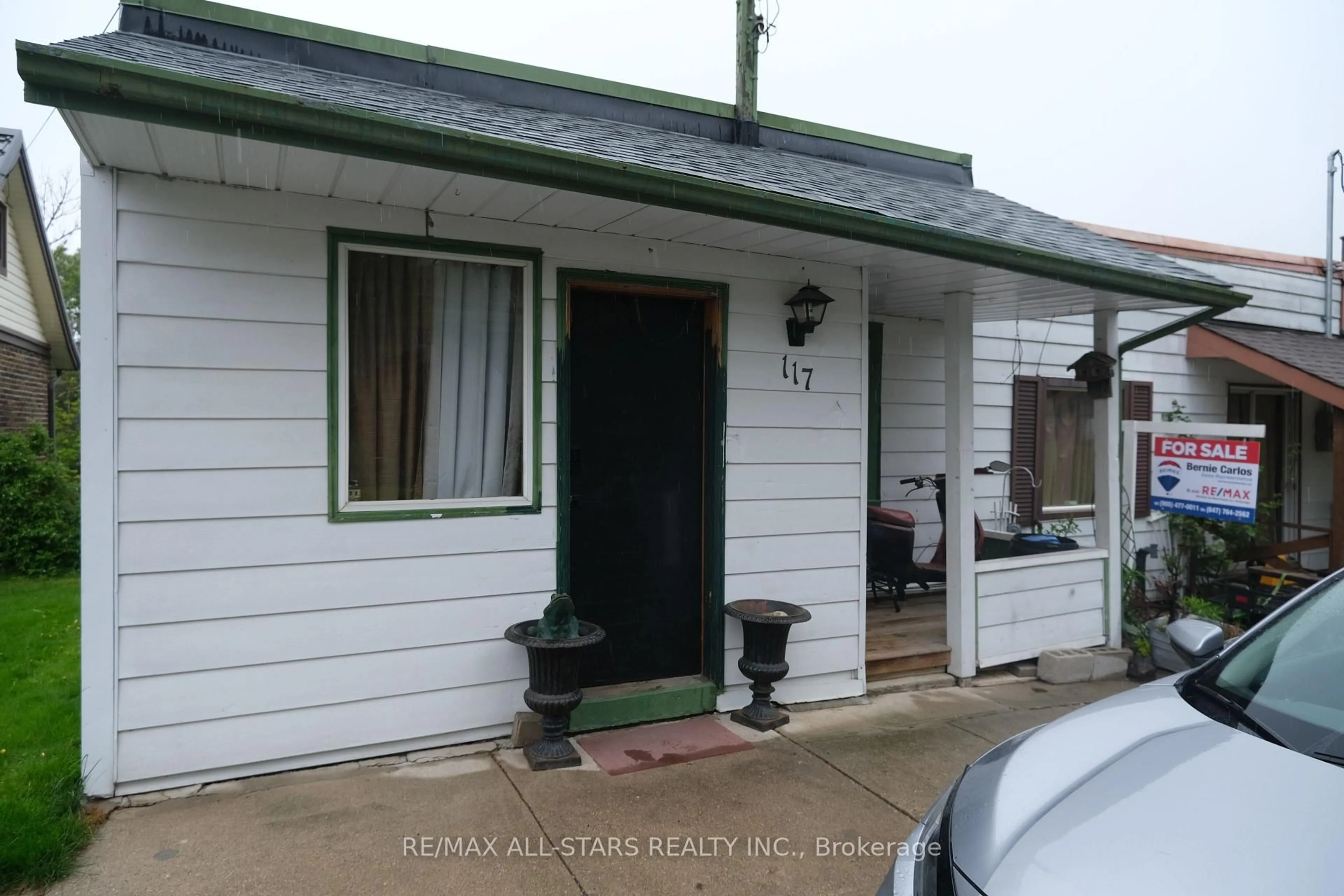 Home with vinyl exterior material, street for 117 Front St, Wilmot Ontario N0B 2E0