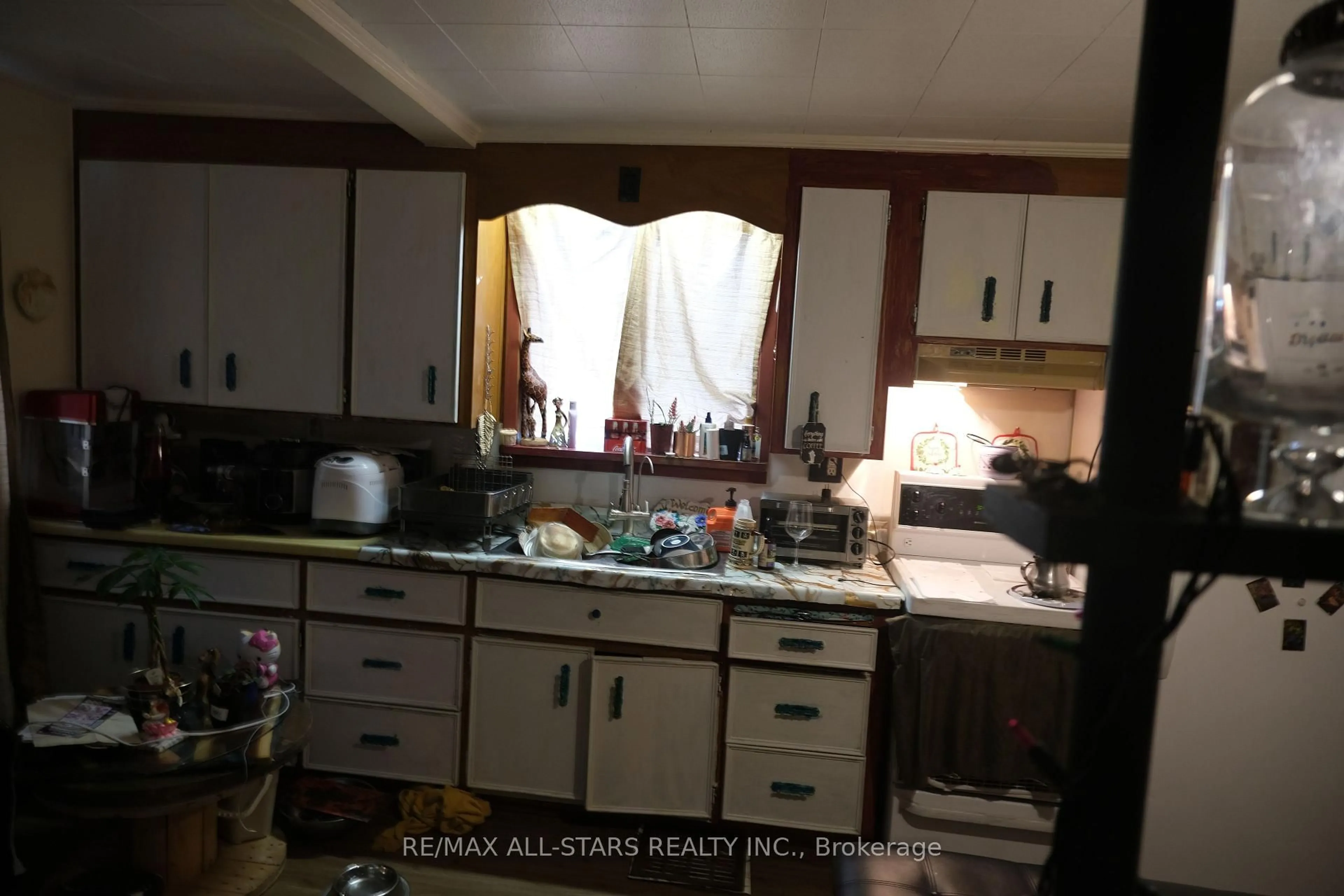 Standard kitchen, unknown for 117 Front St, Wilmot Ontario N0B 2E0