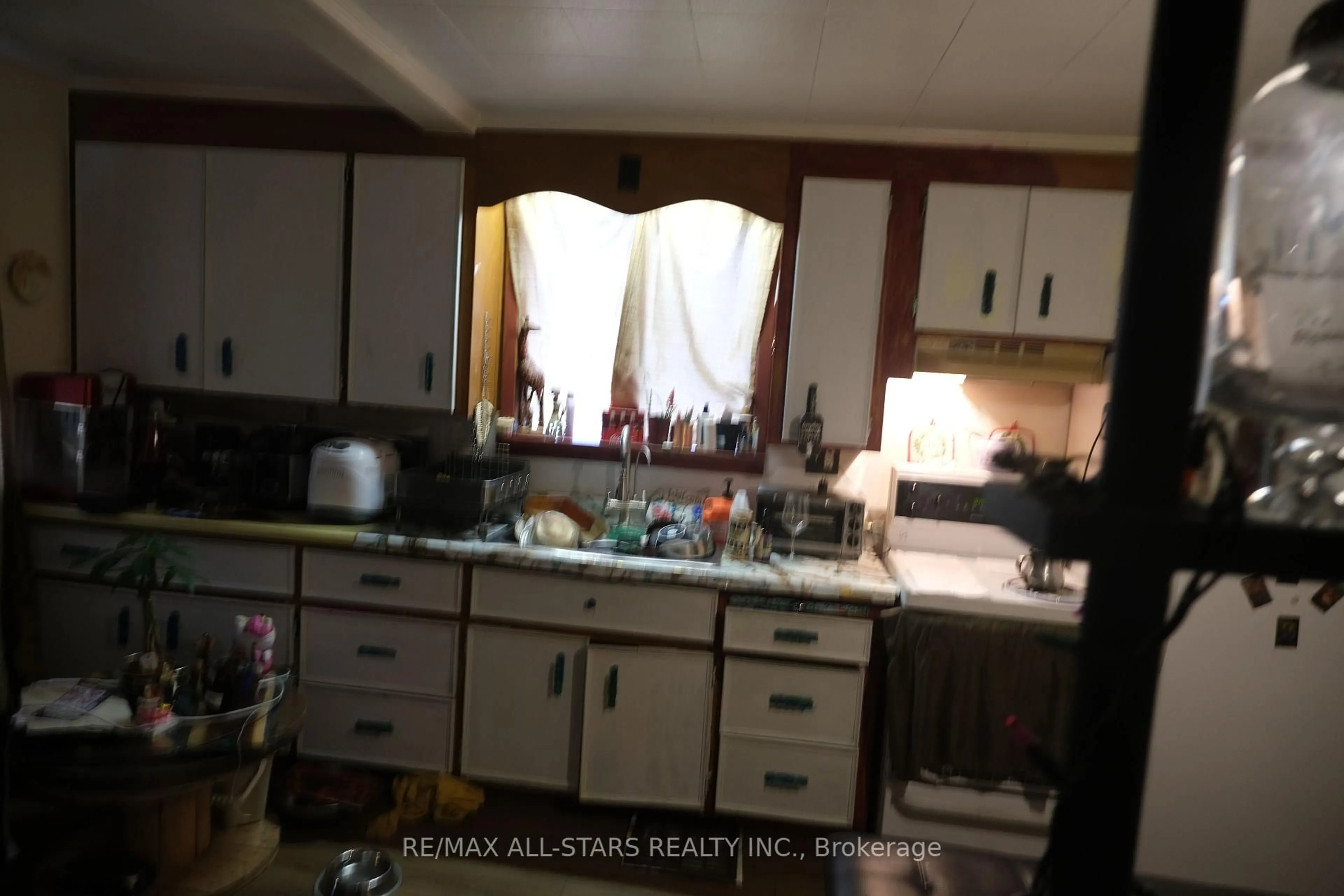 Standard kitchen, unknown for 117 Front St, Wilmot Ontario N0B 2E0