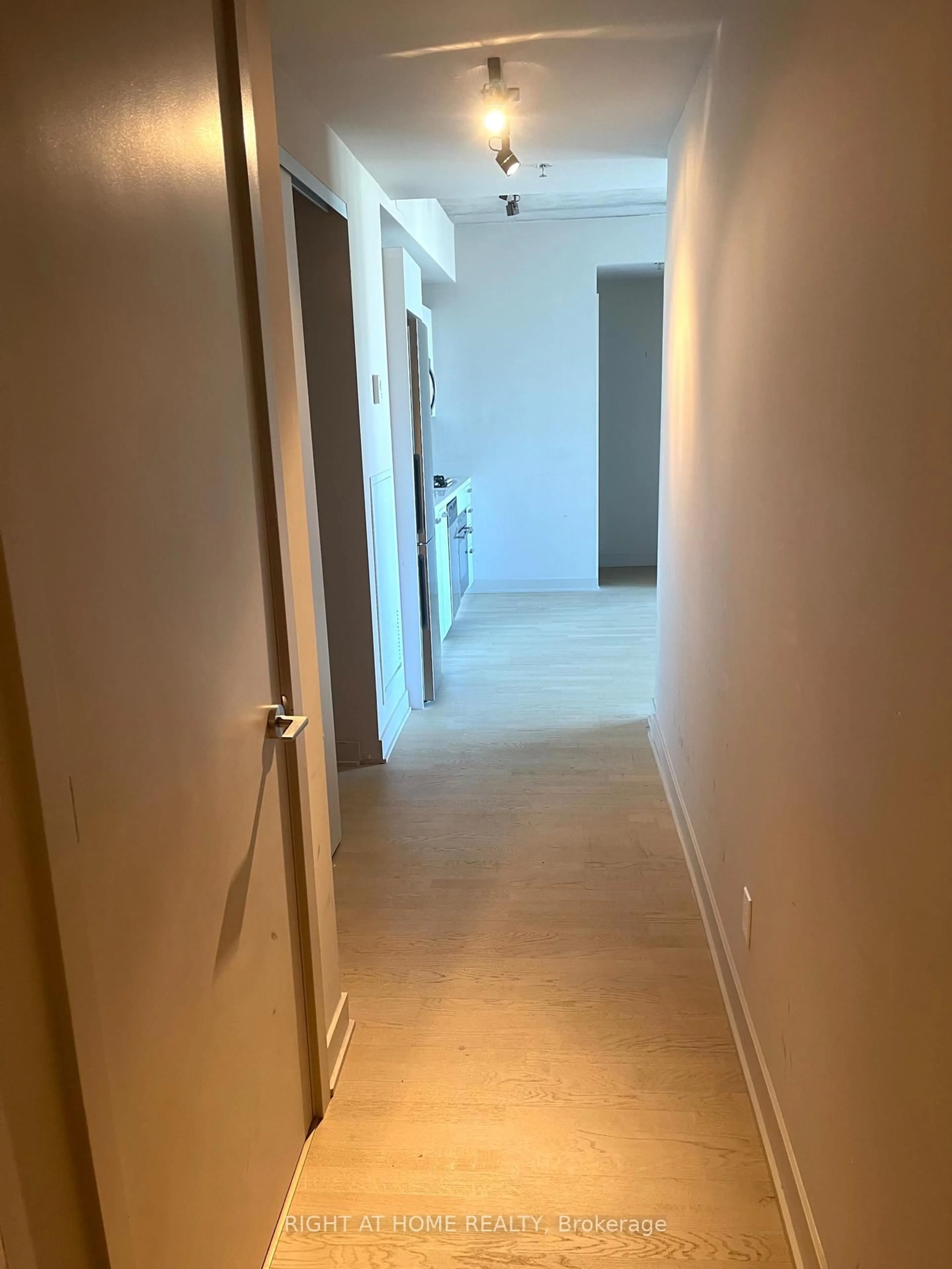 A pic of a room for 203 Catherine St #310, Ottawa Ontario K2P 1J5