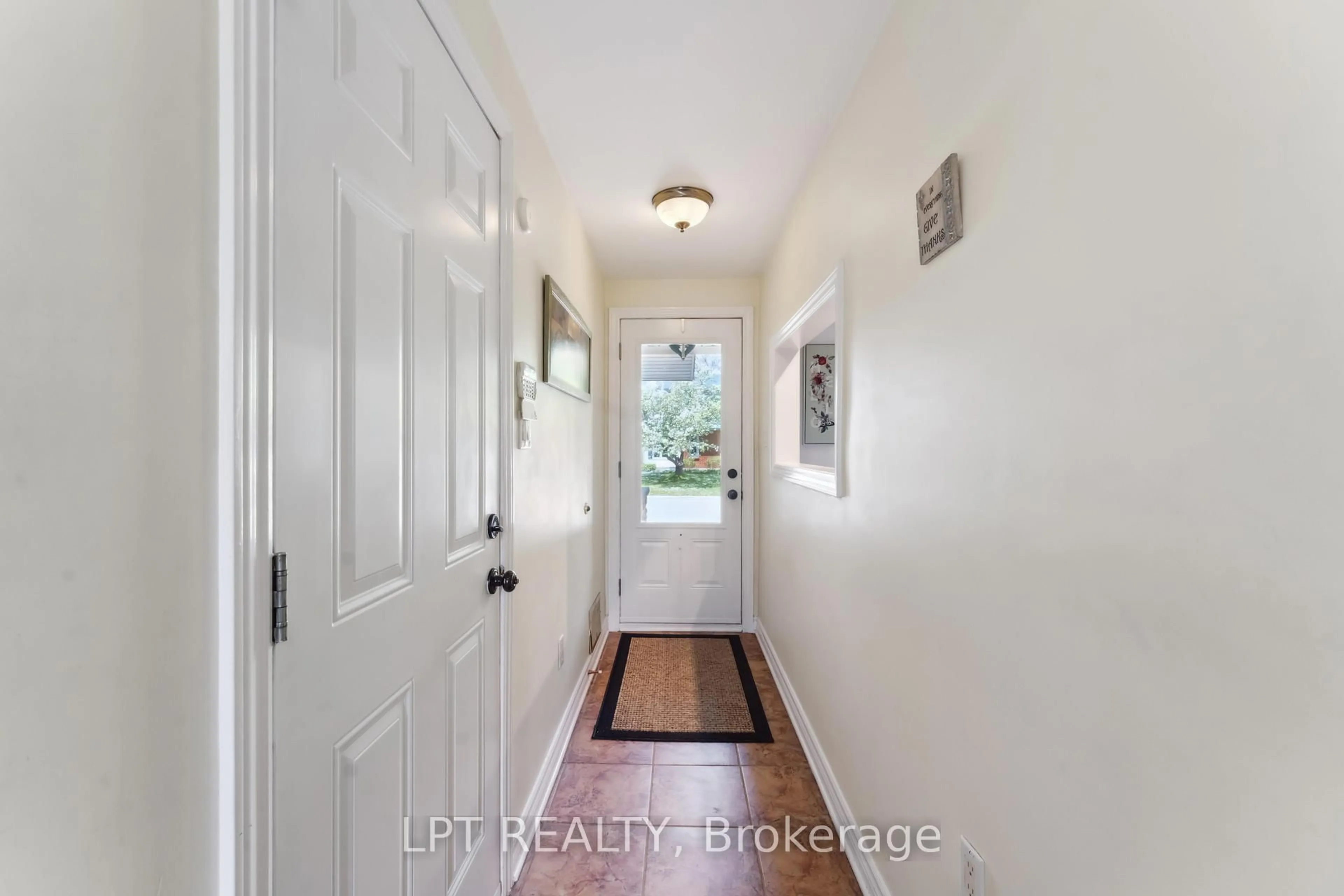 Indoor entryway for 61 Fieldgate Dr, Ottawa Ontario K2J 1V3