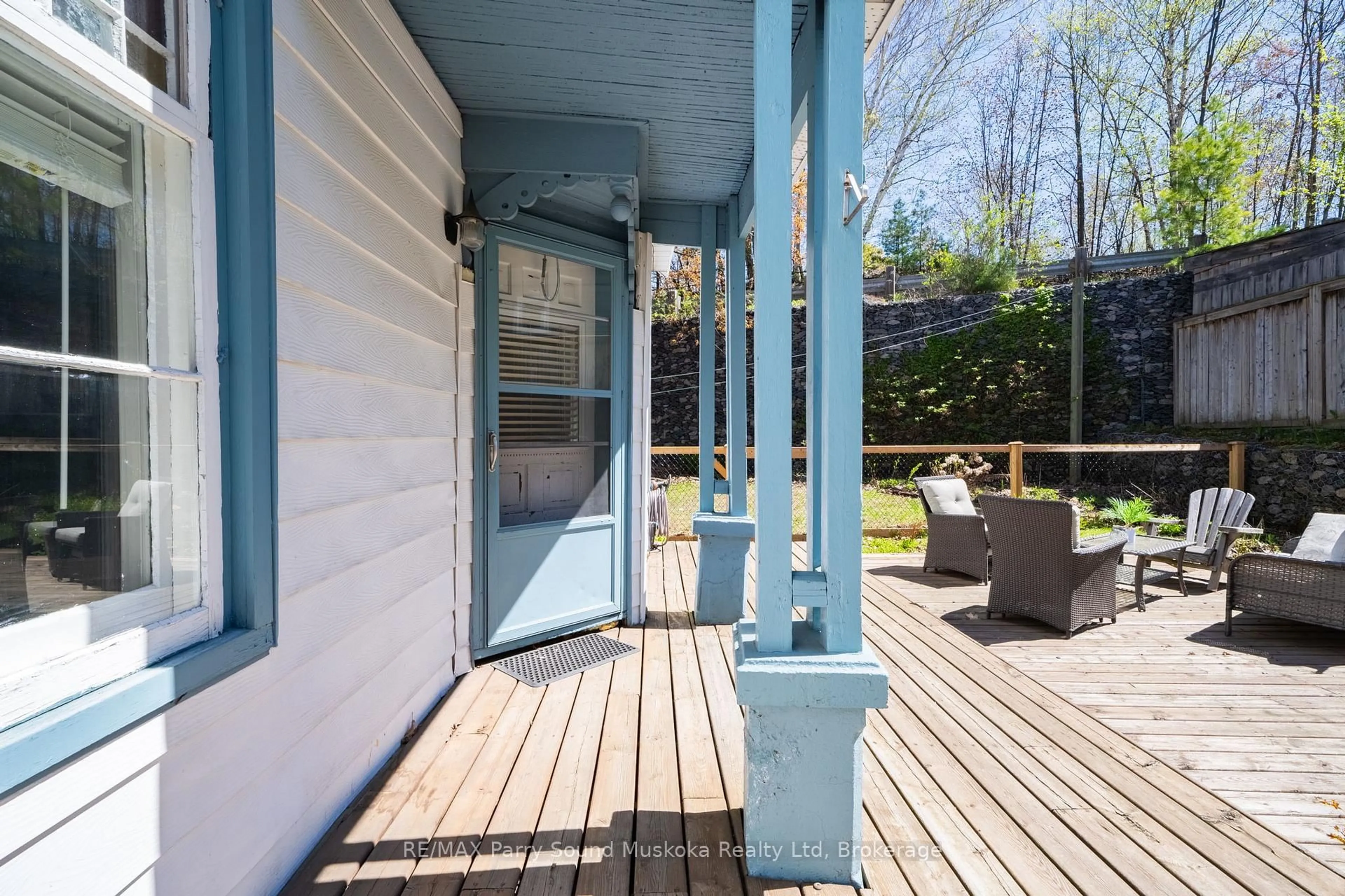 Patio, street for 17 Waubeek St, Parry Sound Ontario P2A 1B8