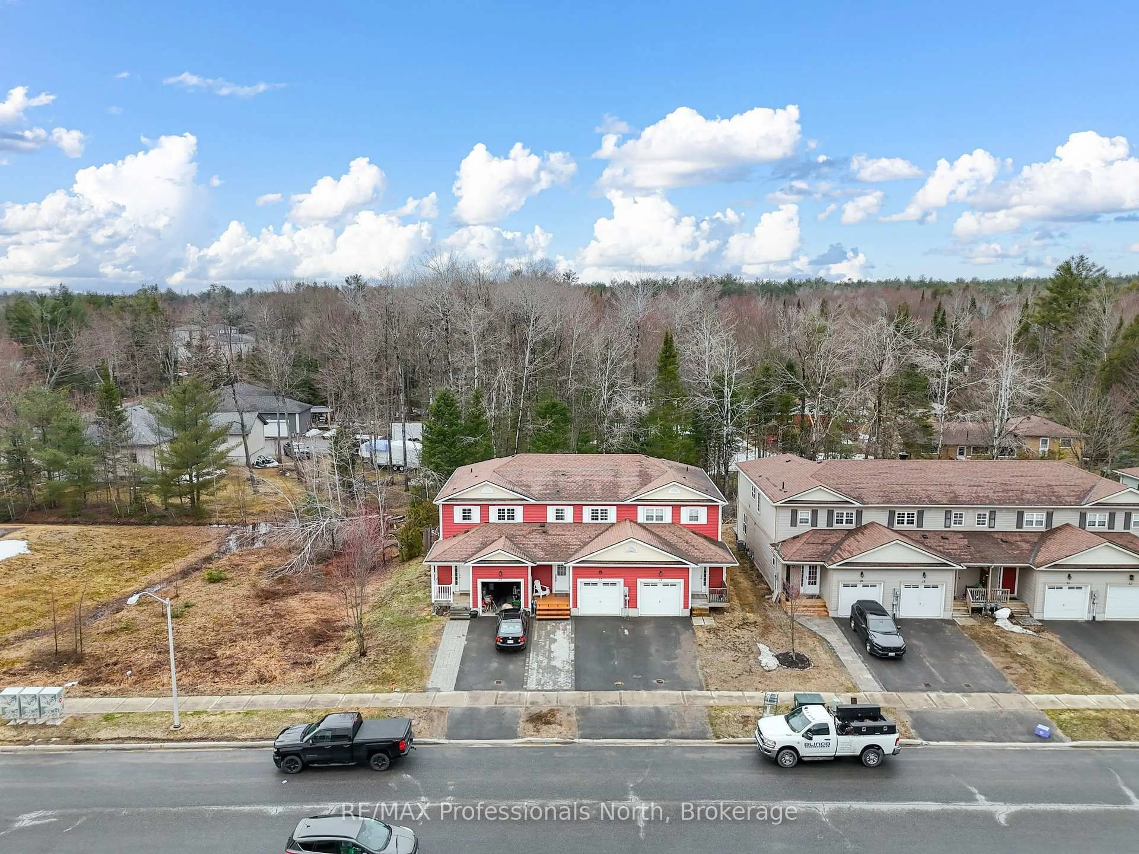 A pic from outside/outdoor area/front of a property/back of a property/a pic from drone, unknown for 22 LITTLE RYANS Way, Bracebridge Ontario P1L 0C3
