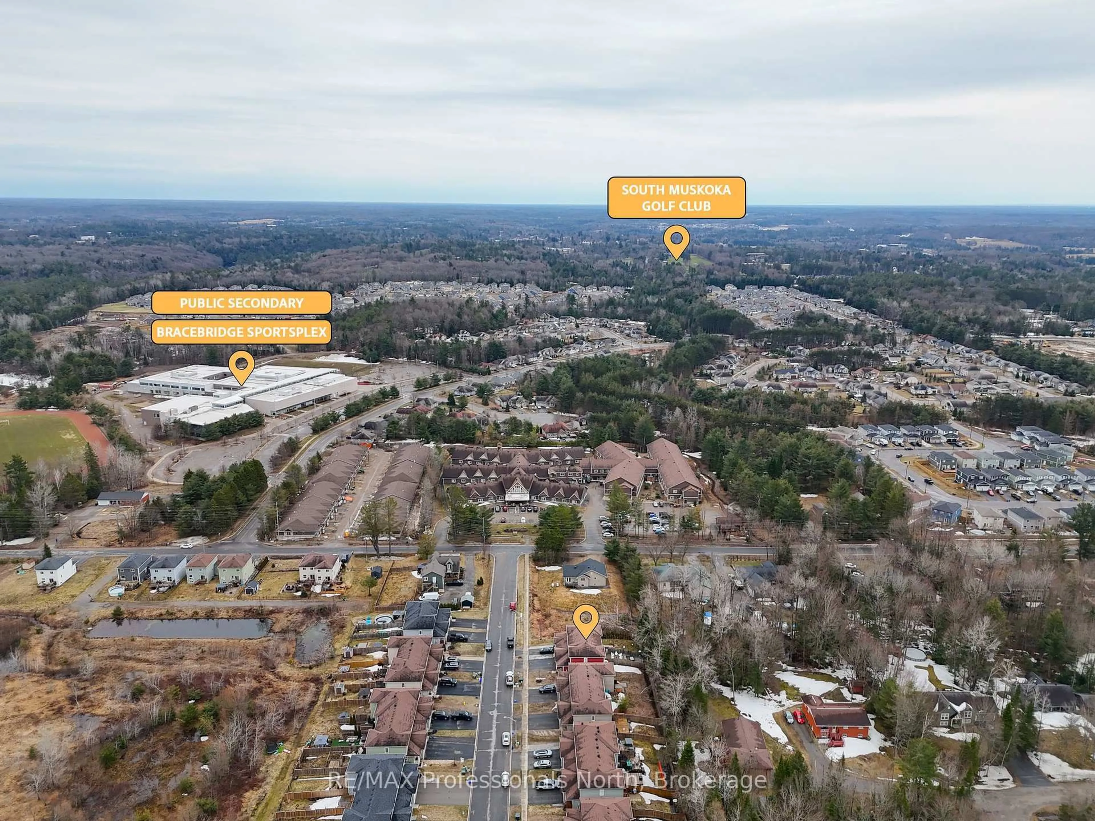 A pic from outside/outdoor area/front of a property/back of a property/a pic from drone, unknown for 22 LITTLE RYANS Way, Bracebridge Ontario P1L 0C3