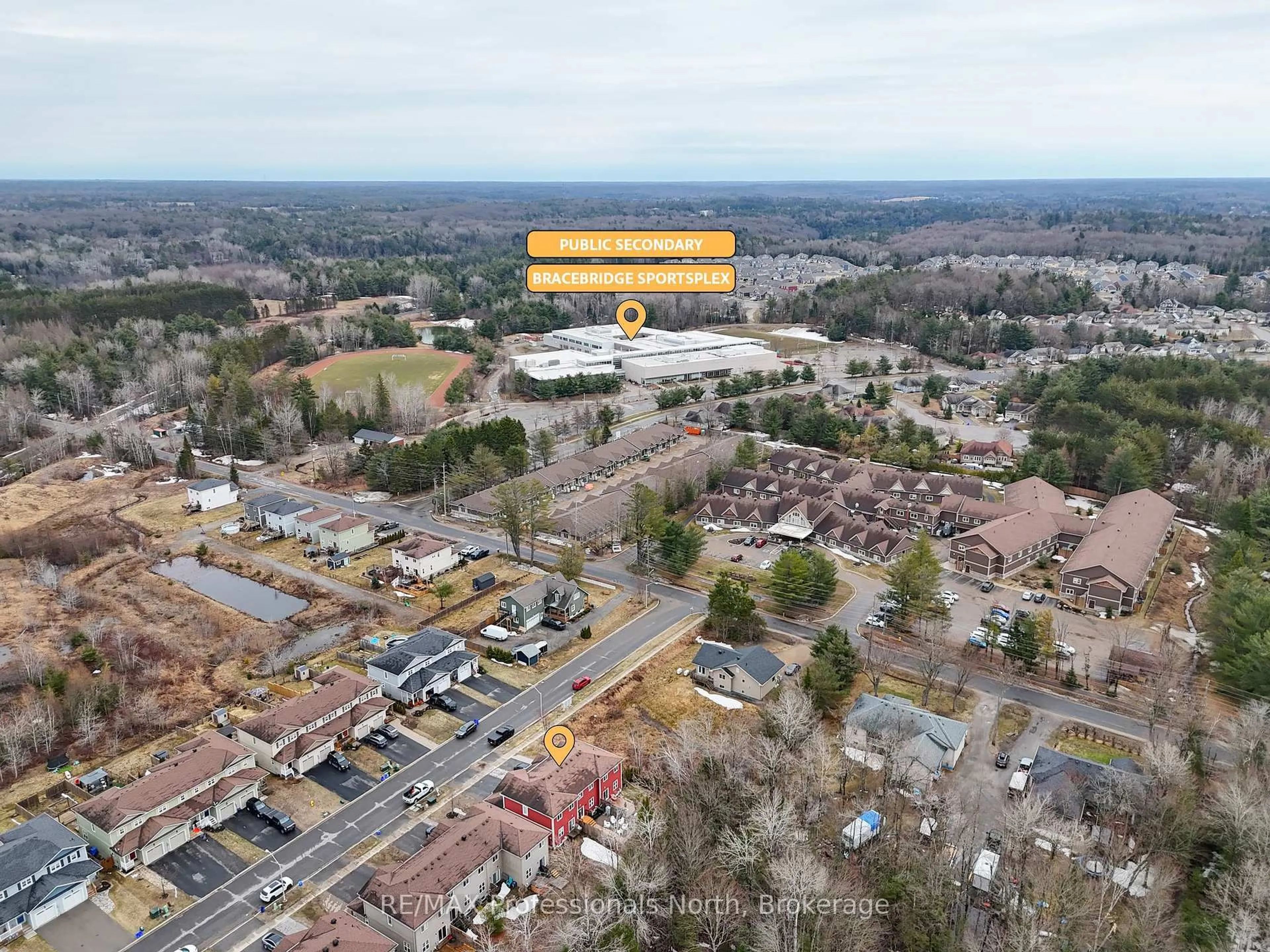 A pic from outside/outdoor area/front of a property/back of a property/a pic from drone, unknown for 22 LITTLE RYANS Way, Bracebridge Ontario P1L 0C3