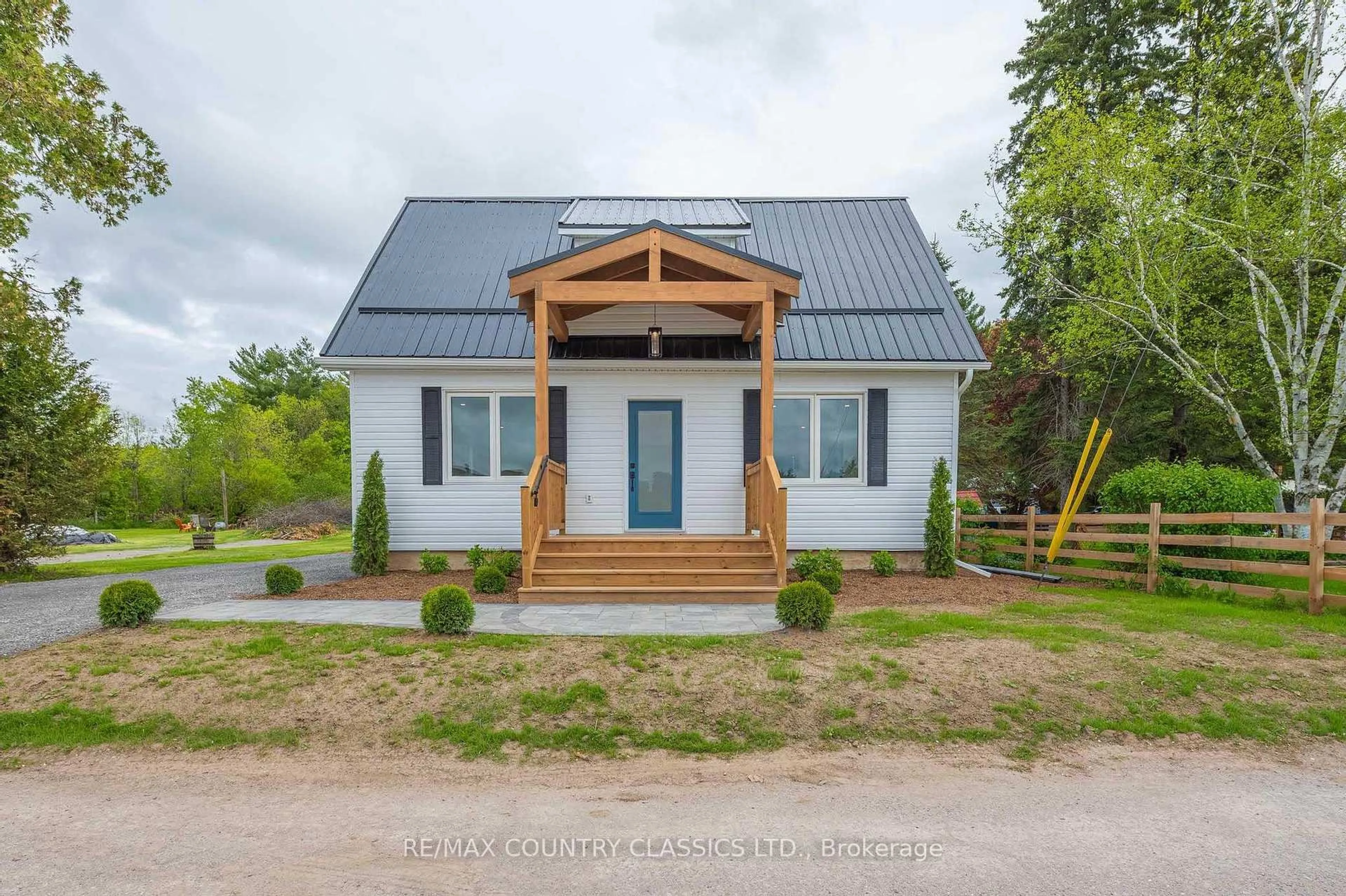 Home with vinyl exterior material, building for 144 County Rd 504 N/A, North Kawartha Ontario K0L 1A0
