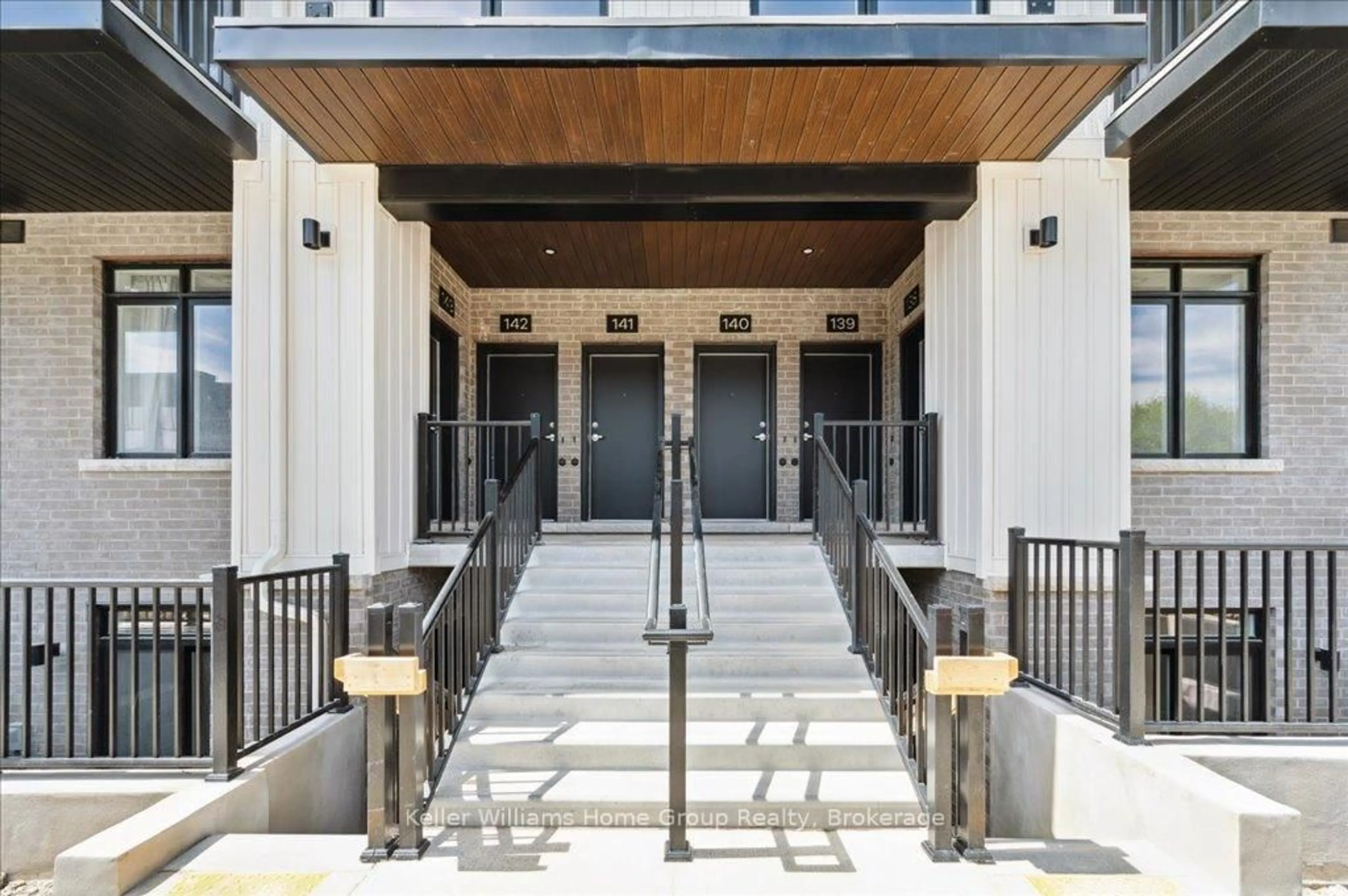 Indoor foyer for 824 Woolwich St #140, Guelph/Eramosa Ontario N1H 6J2