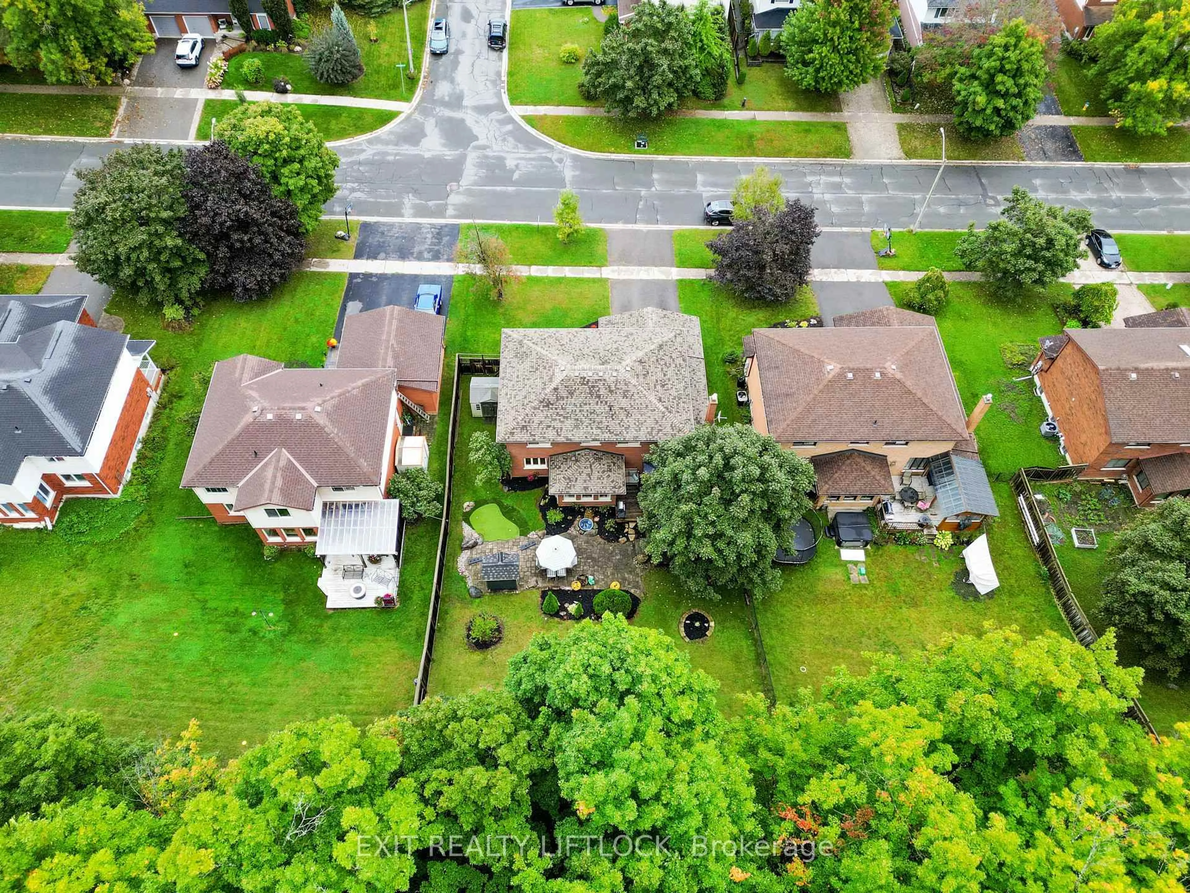 A pic from outside/outdoor area/front of a property/back of a property/a pic from drone, street for 1357 Hetherington Dr, Peterborough North Ontario K9L 1X5