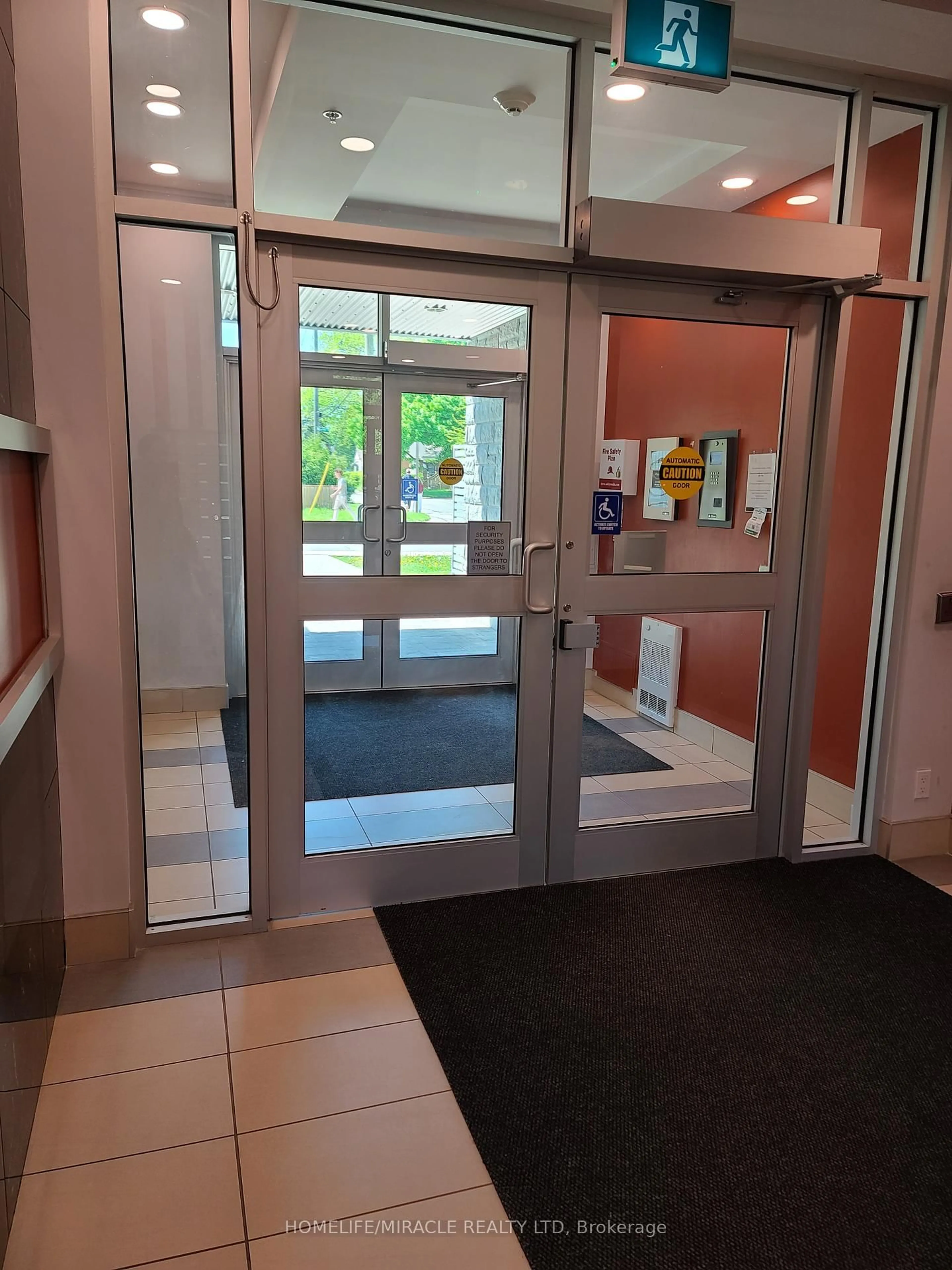 Indoor foyer for 77 Leland St #406, Hamilton Ontario L8S 3A1