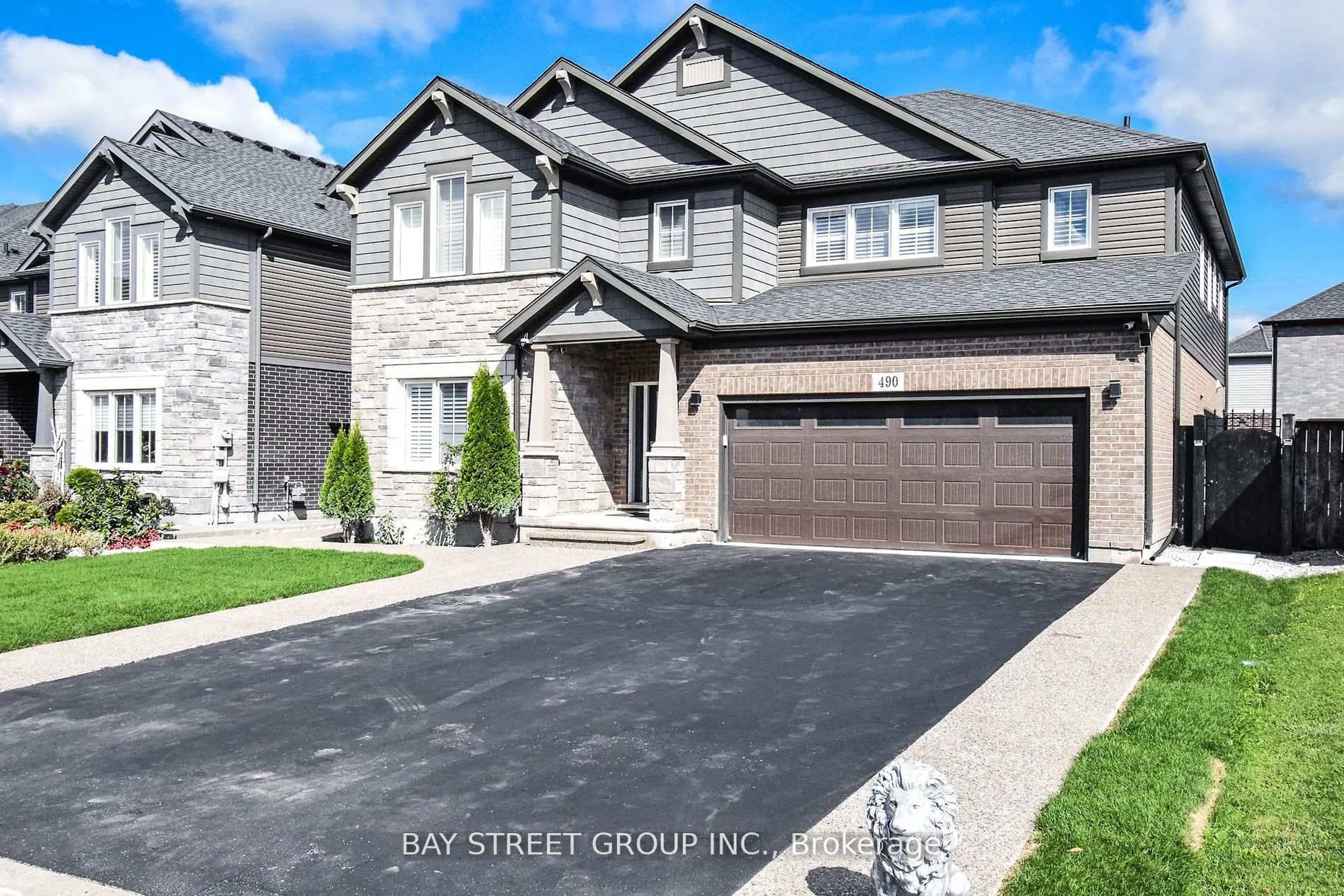 Home with brick exterior material, street for 490 Silverwood Ave, Welland Ontario L3C 0C6