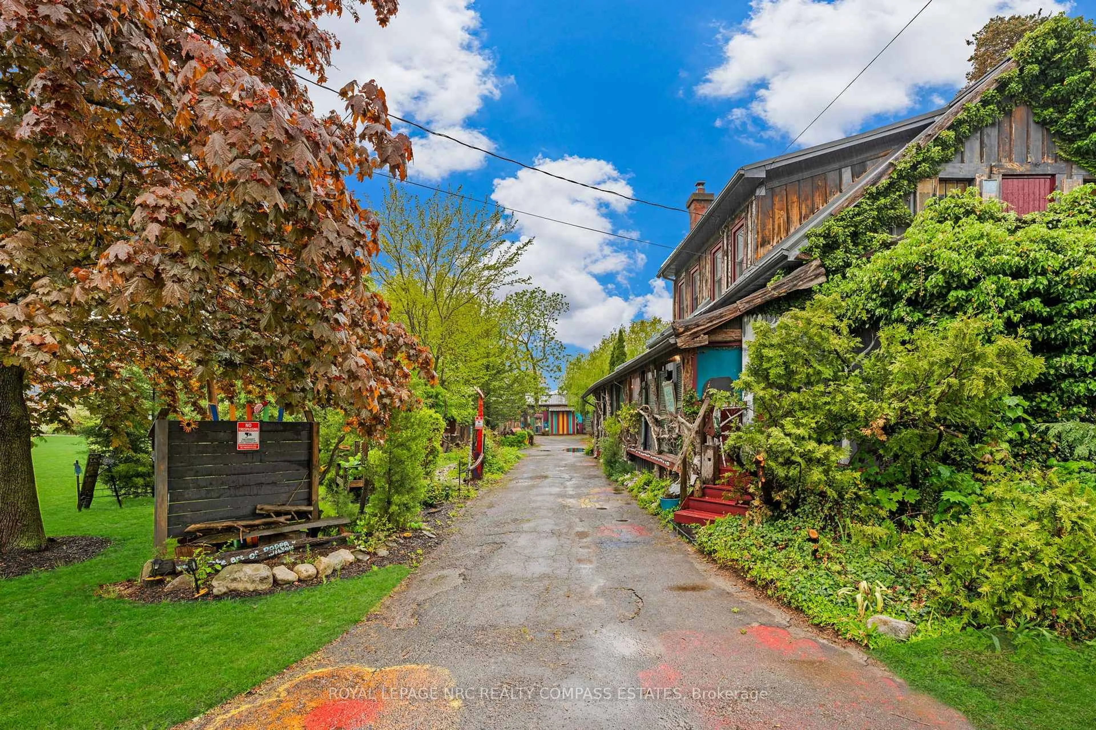 Patio, street for 4034 Victoria Ave, Lincoln Ontario L0R 2C0