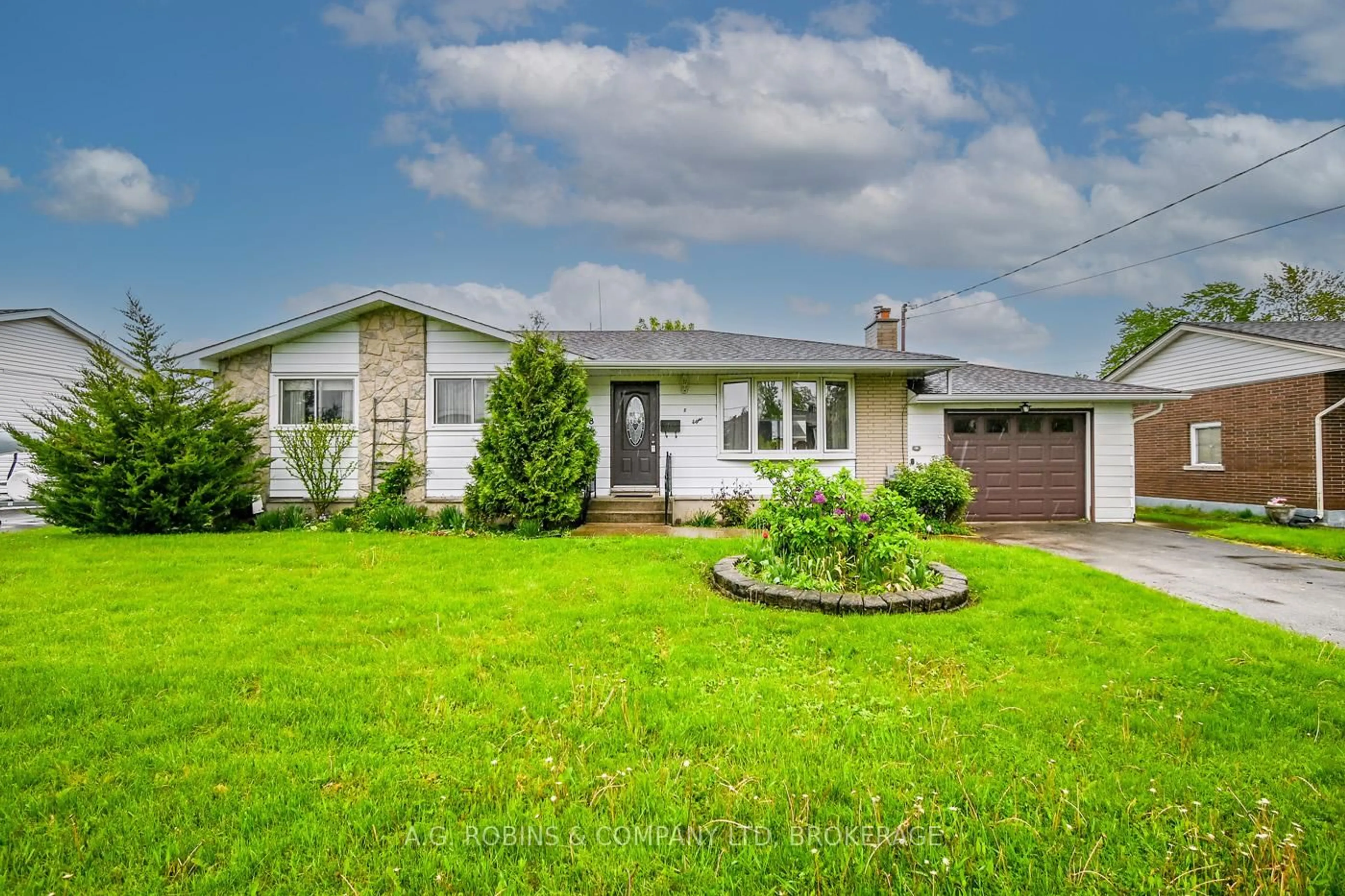 Unknown for 8 Madison St, Fort Erie Ontario L2A 3Z8