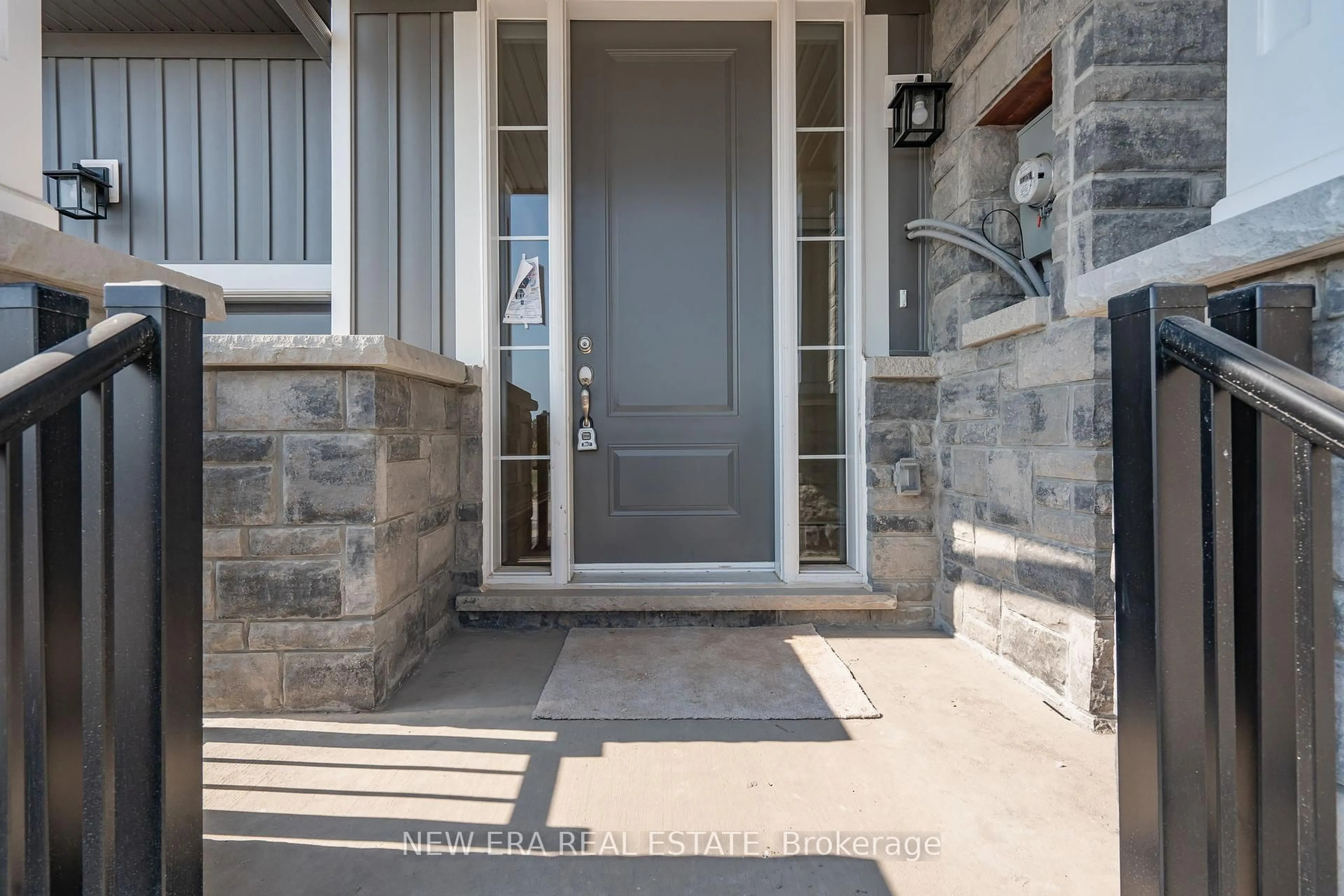 Indoor entryway for 114 Player Dr, Erin Ontario N0B 1T0