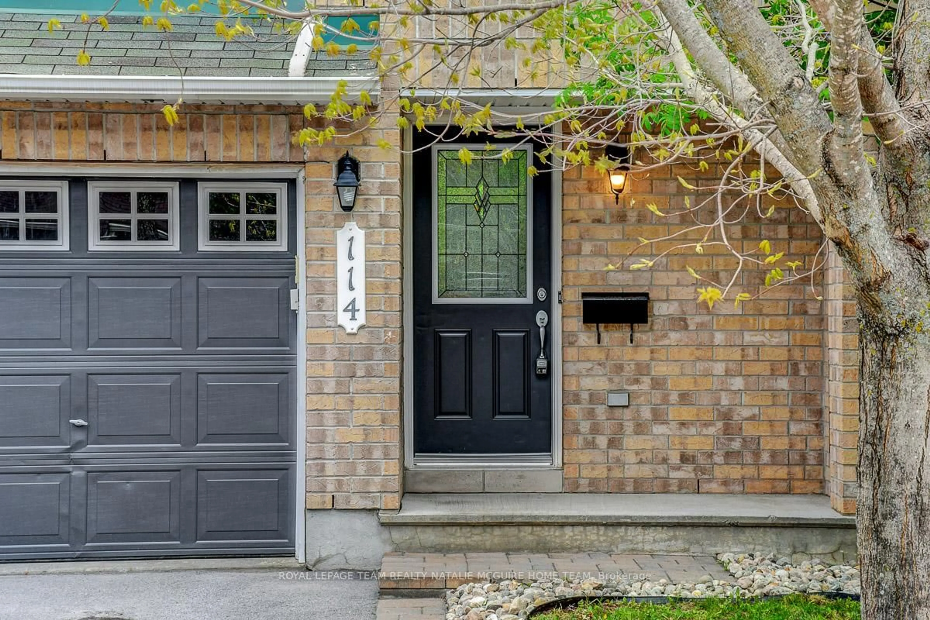 Indoor entryway for 114 WOODMILL Terr, Ottawa Ontario K2K 0B8
