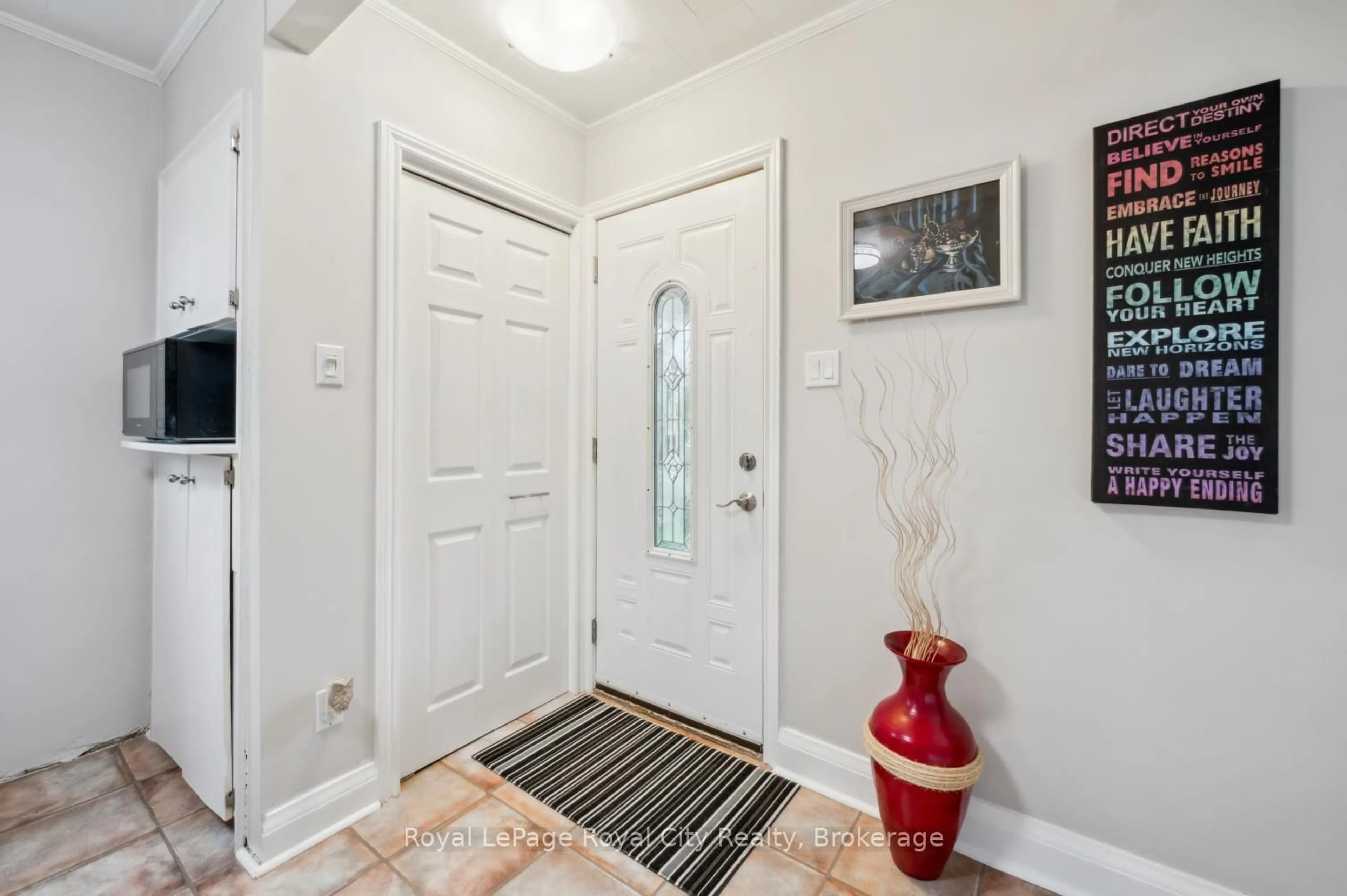 Indoor entryway for 495 Stirling Ave, Kitchener Ontario N2M 3J3