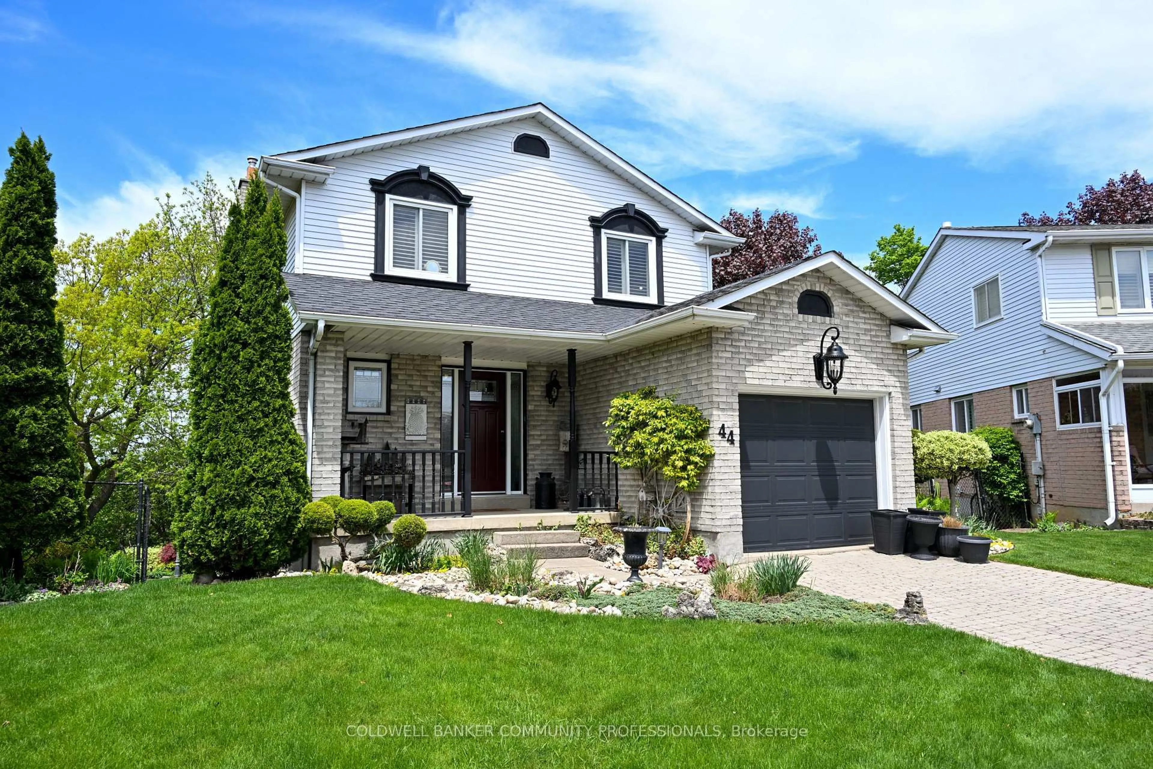 Home with vinyl exterior material, street for 44 Vesper Crt, Hamilton Ontario L8J 2B5