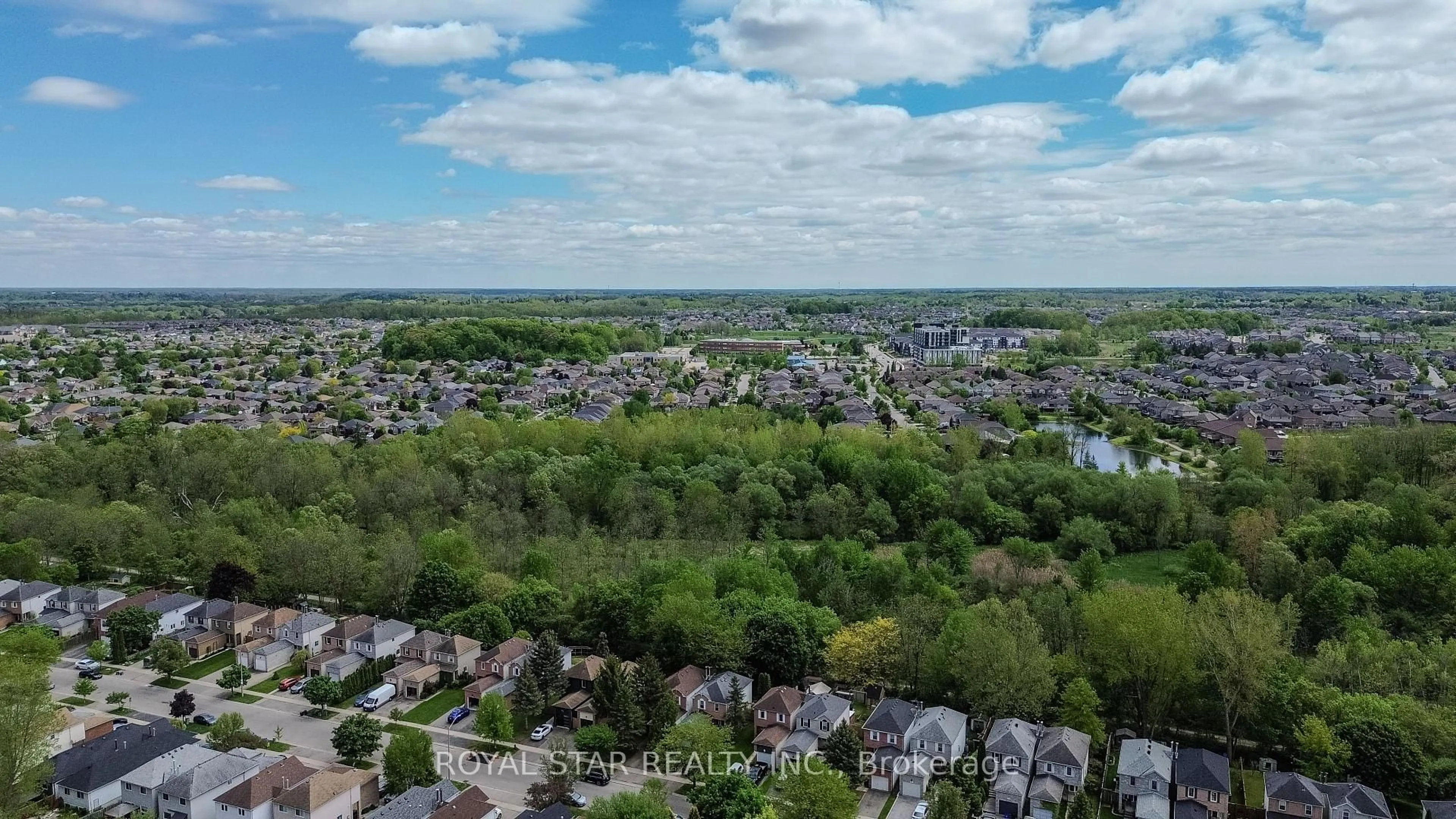 A pic from outside/outdoor area/front of a property/back of a property/a pic from drone, unknown for 17 Evergreen Crt, Brantford Ontario N3T 6T5