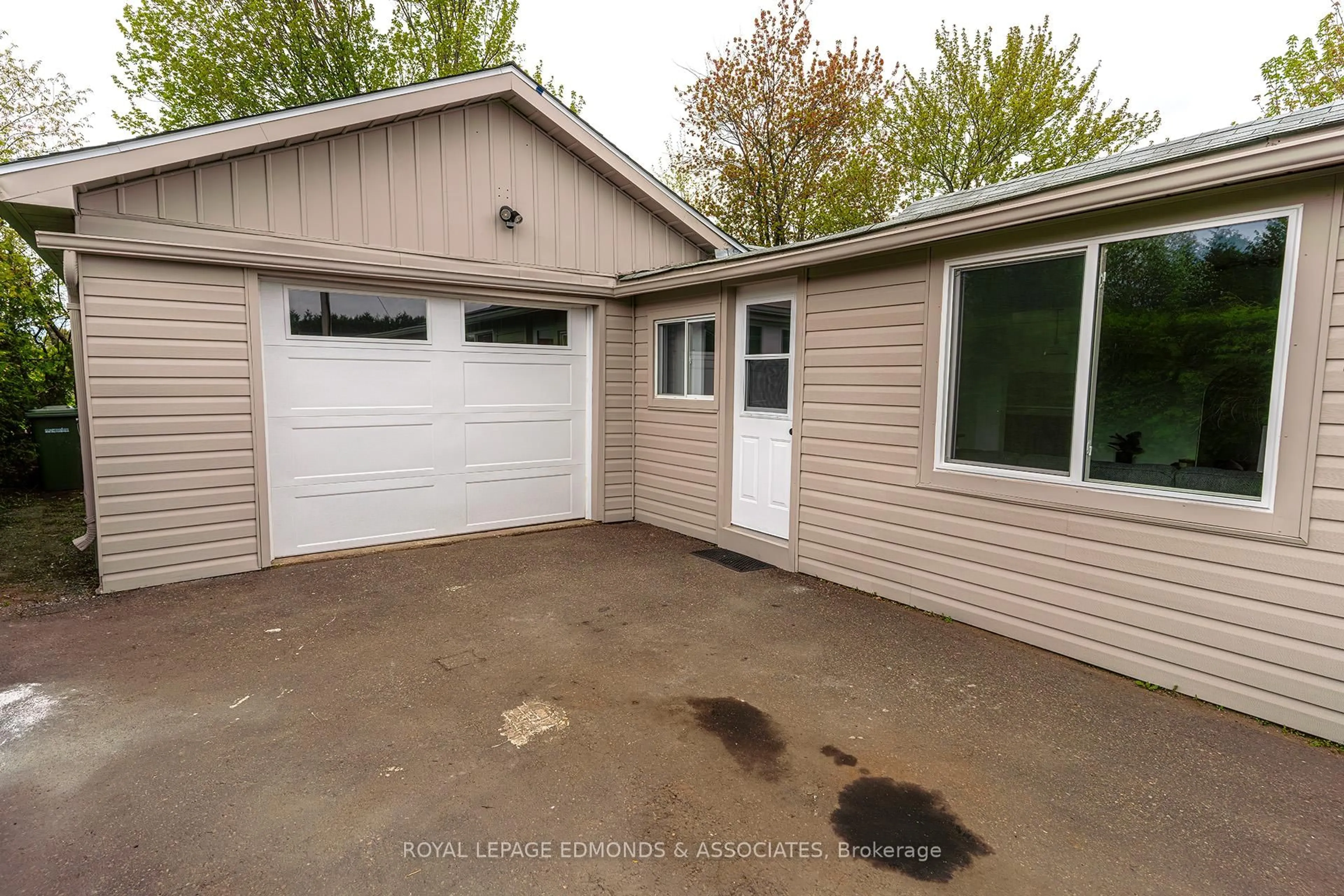 Unknown for 3 Ethel St, Petawawa Ontario K8H 2B7