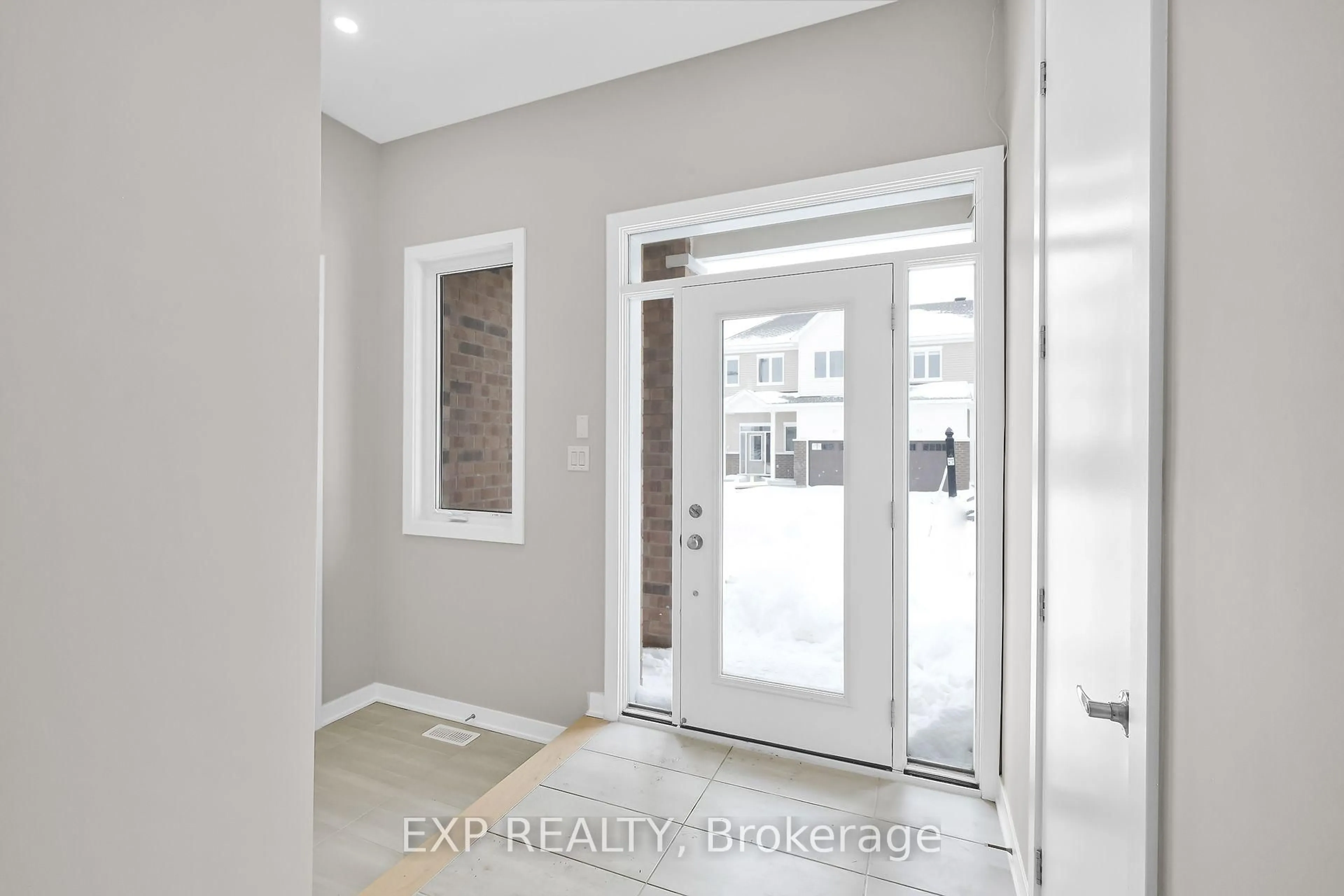 Indoor entryway for 98 PIZZICATO St, Ottawa Ontario K1C 7G4