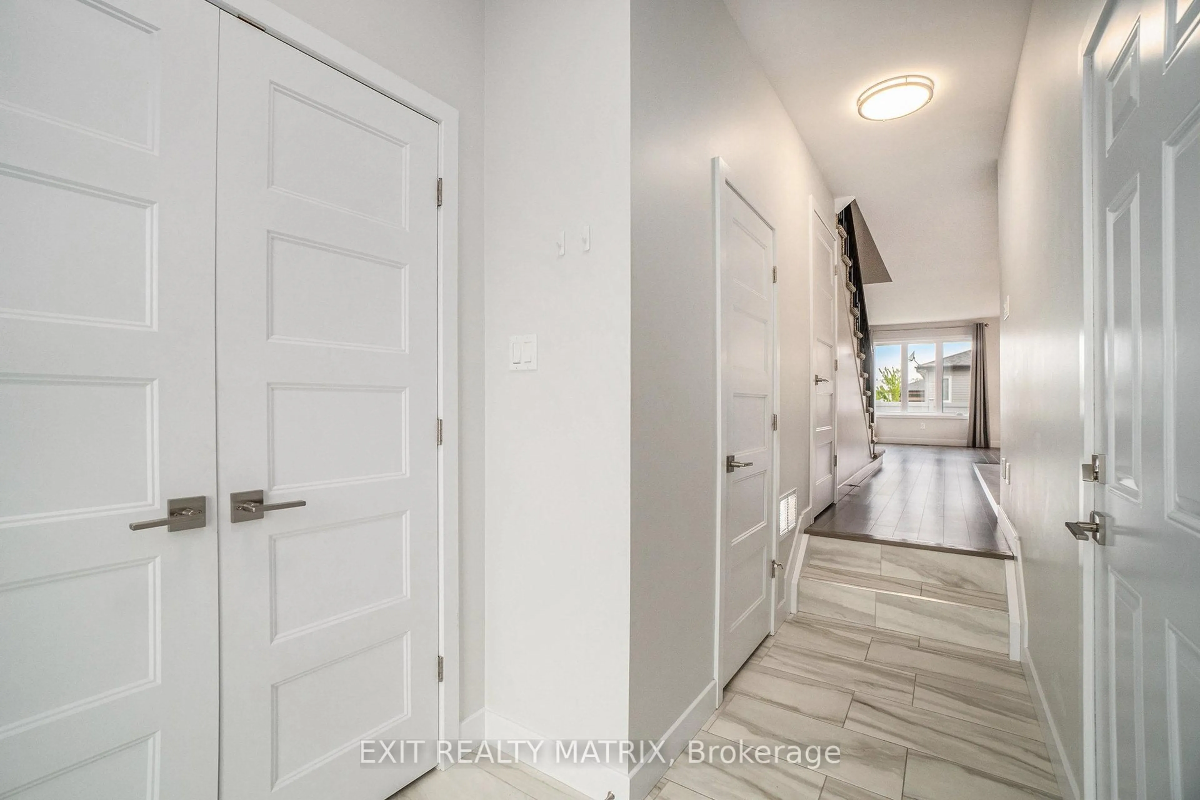Indoor entryway for 5 Flagstone Private Lane #D, North Stormont Ontario K0A 1R0