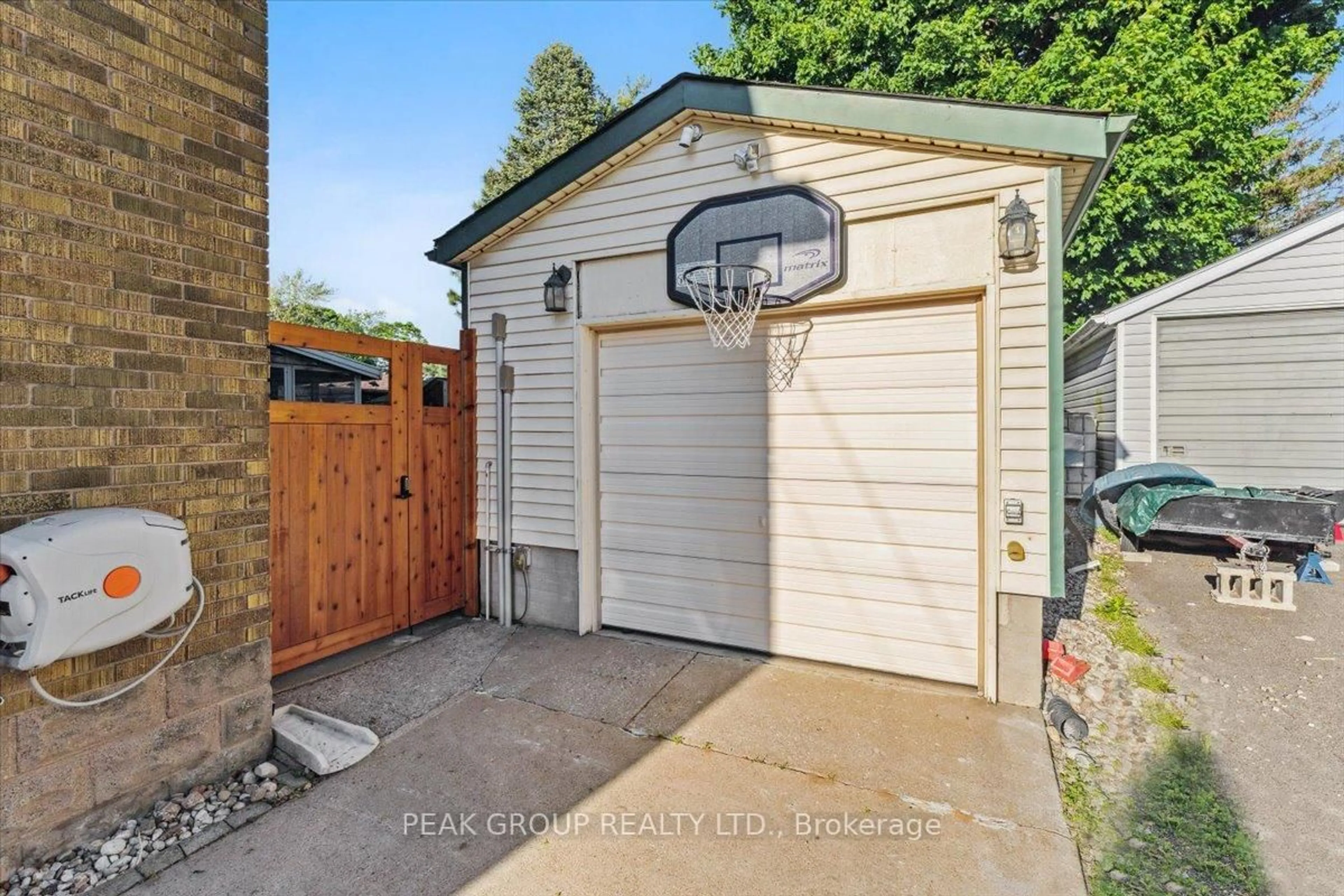 Shed for 5778 Mouland Ave, Niagara Falls Ontario L2G 5N7