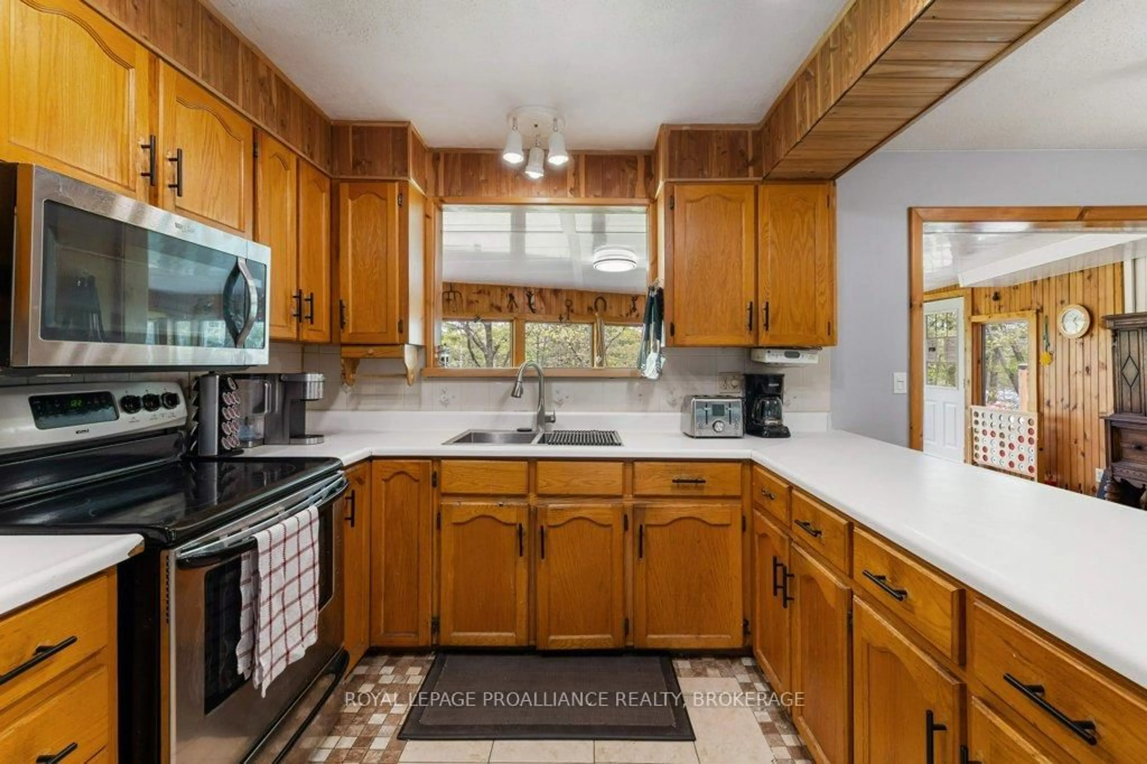 Standard kitchen, ceramic/tile floor for 1535 Dwyer Lane, Kaladar Ontario K0K 1Z0