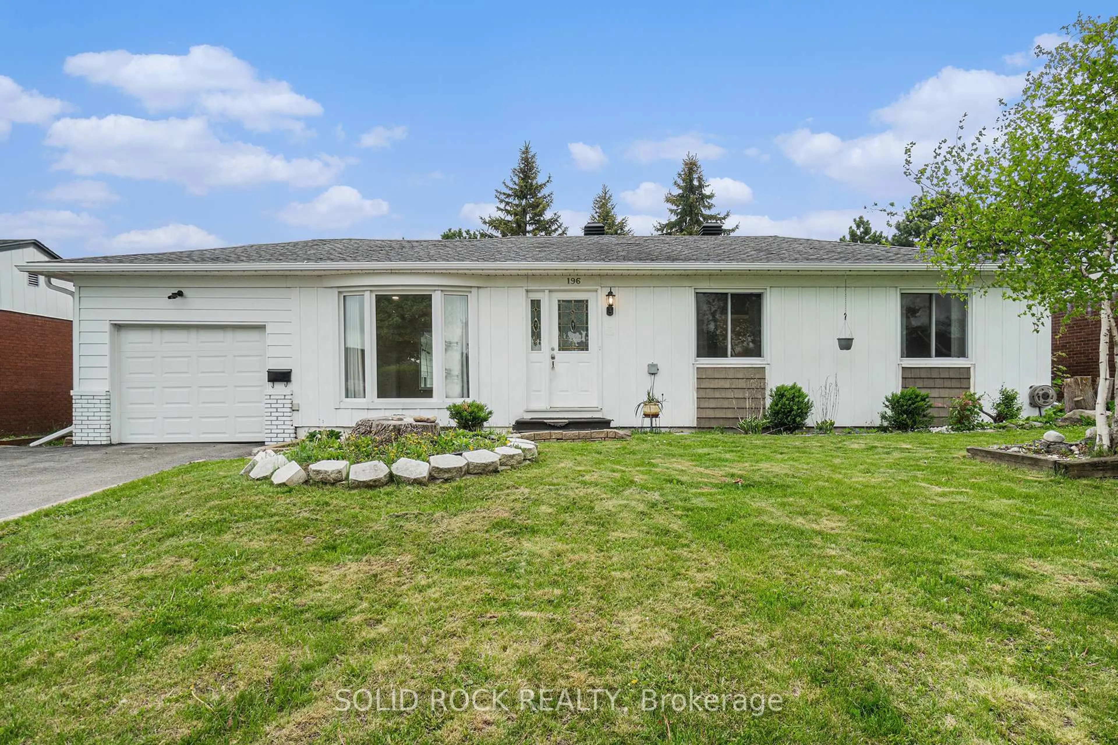 A pic from outside/outdoor area/front of a property/back of a property/a pic from drone, street for 196 Morrena Rd, Kanata Ontario K2L 1E1