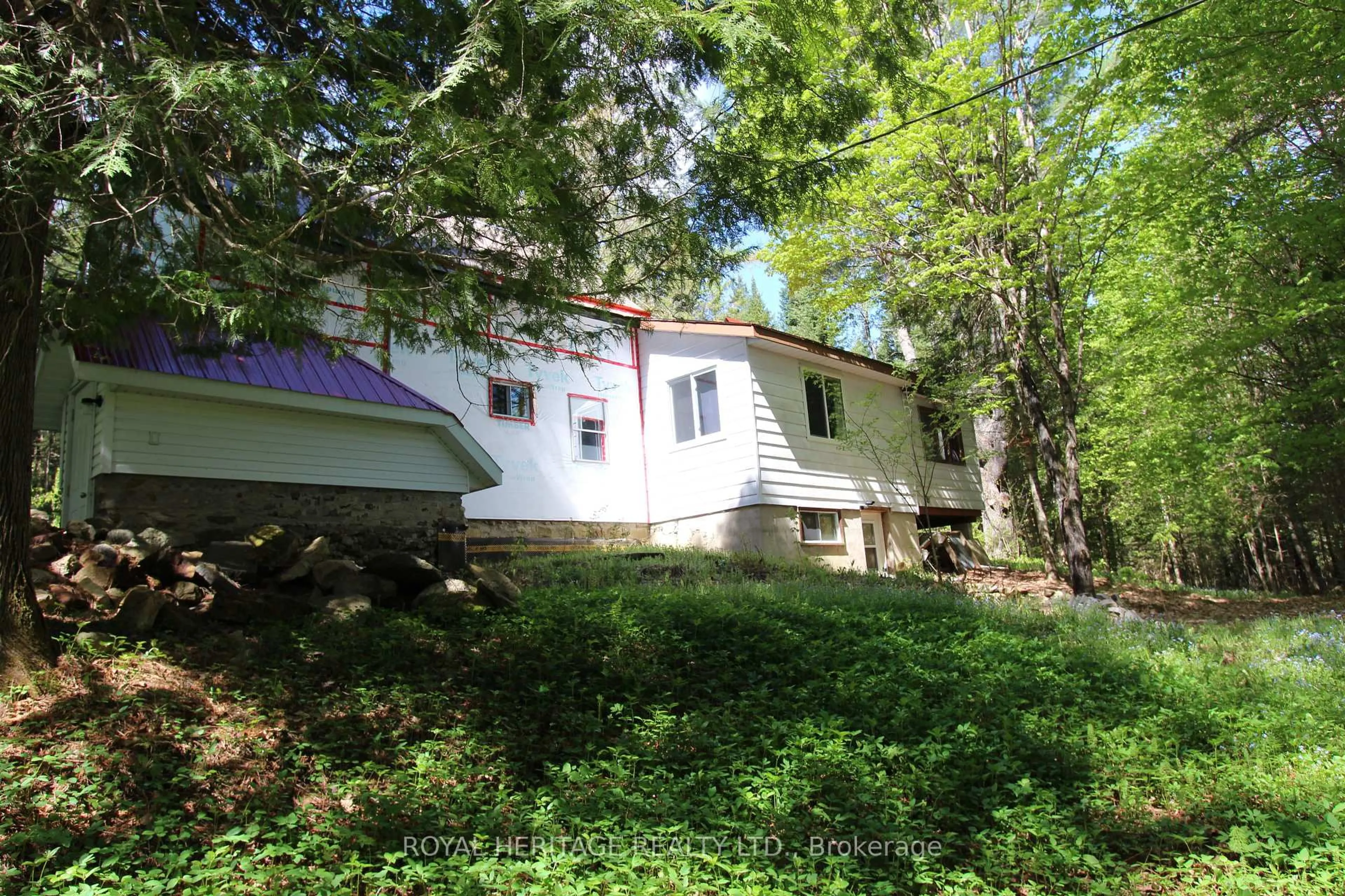 Home with vinyl exterior material, unknown for 1059 TORTOISE Dr, Highlands East Ontario K0L 3C0