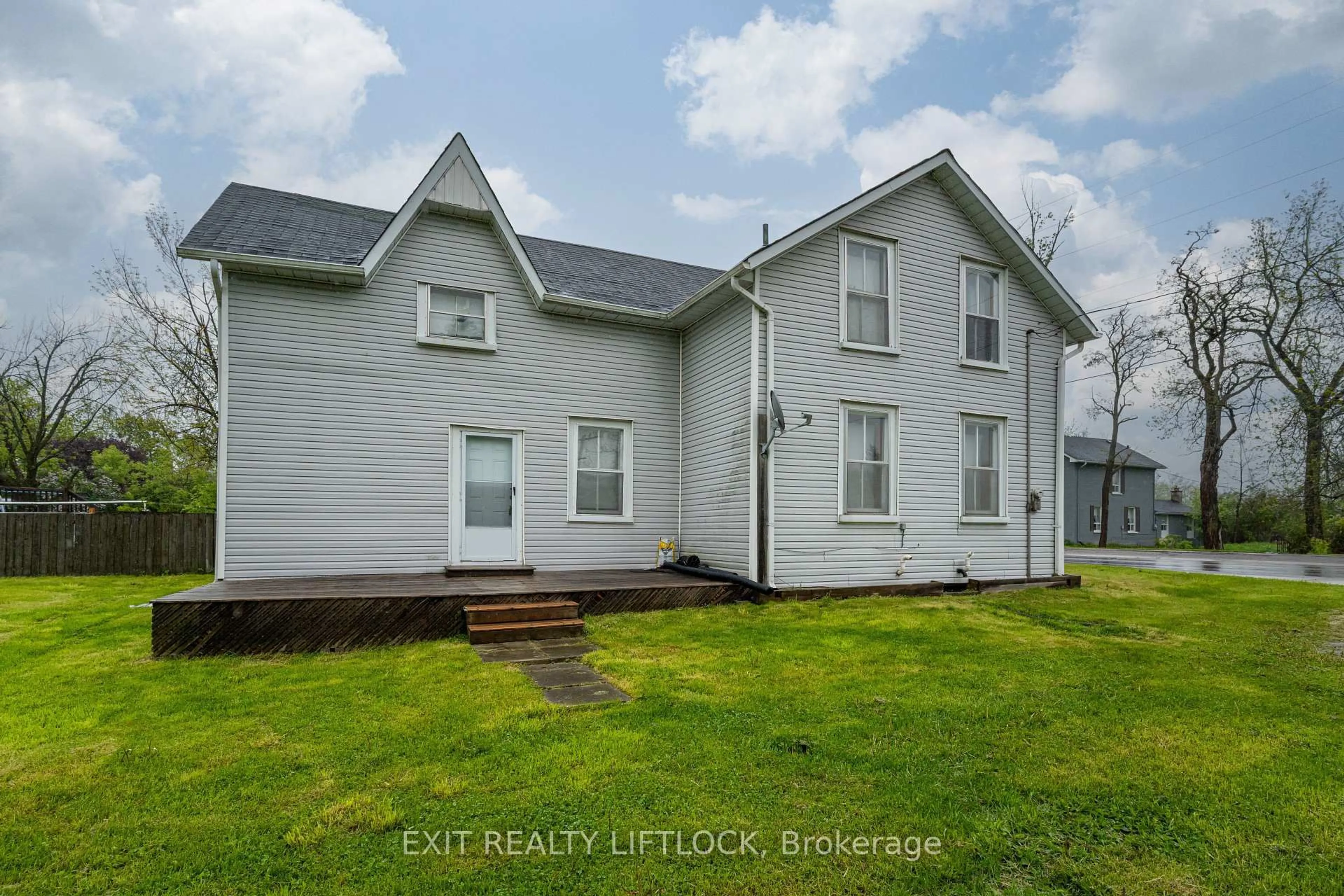 A pic from outside/outdoor area/front of a property/back of a property/a pic from drone, building for 25 King St, Kawartha Lakes Ontario K0L 2W0