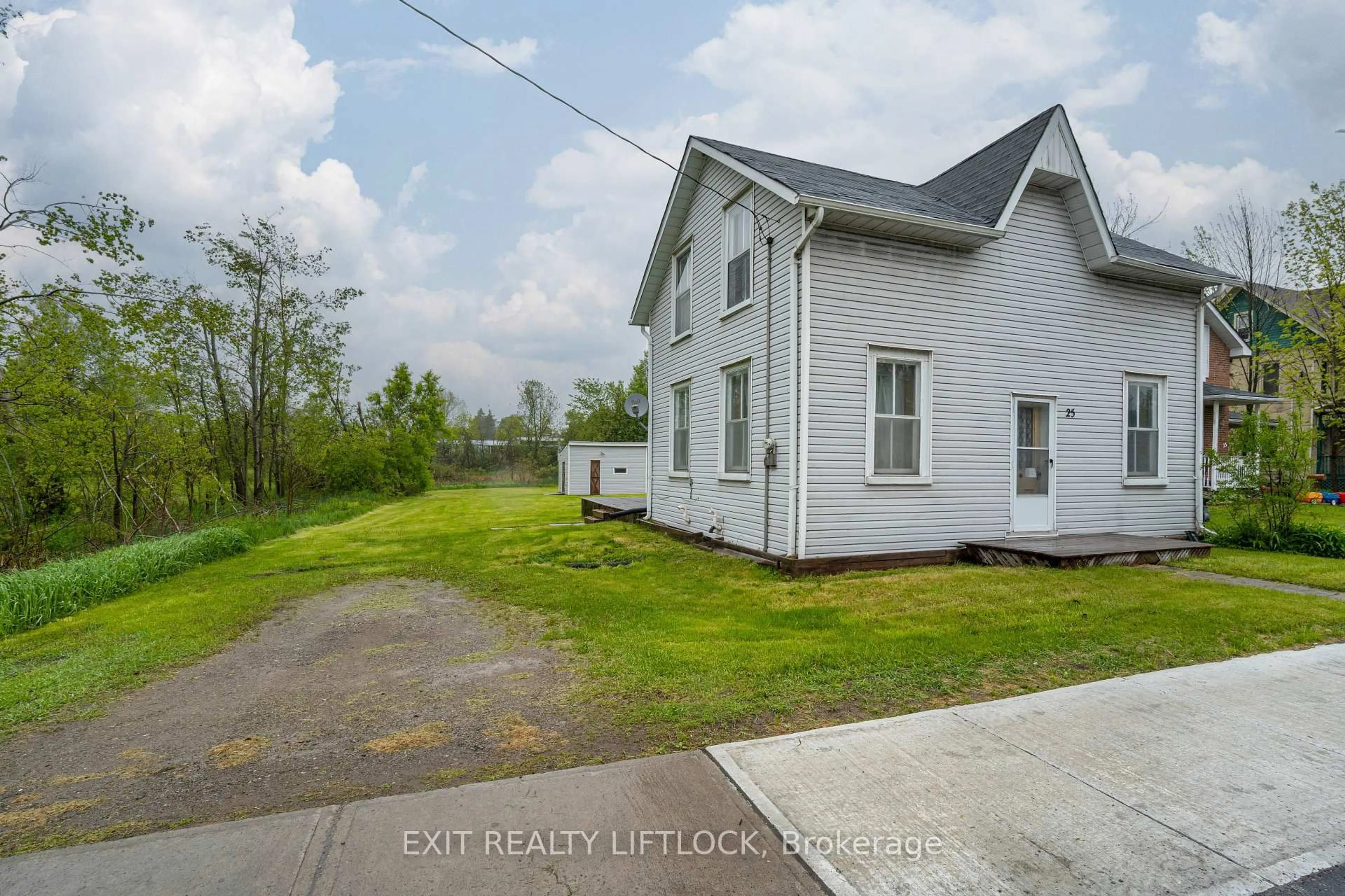 A pic from outside/outdoor area/front of a property/back of a property/a pic from drone, street for 25 King St, Kawartha Lakes Ontario K0L 2W0