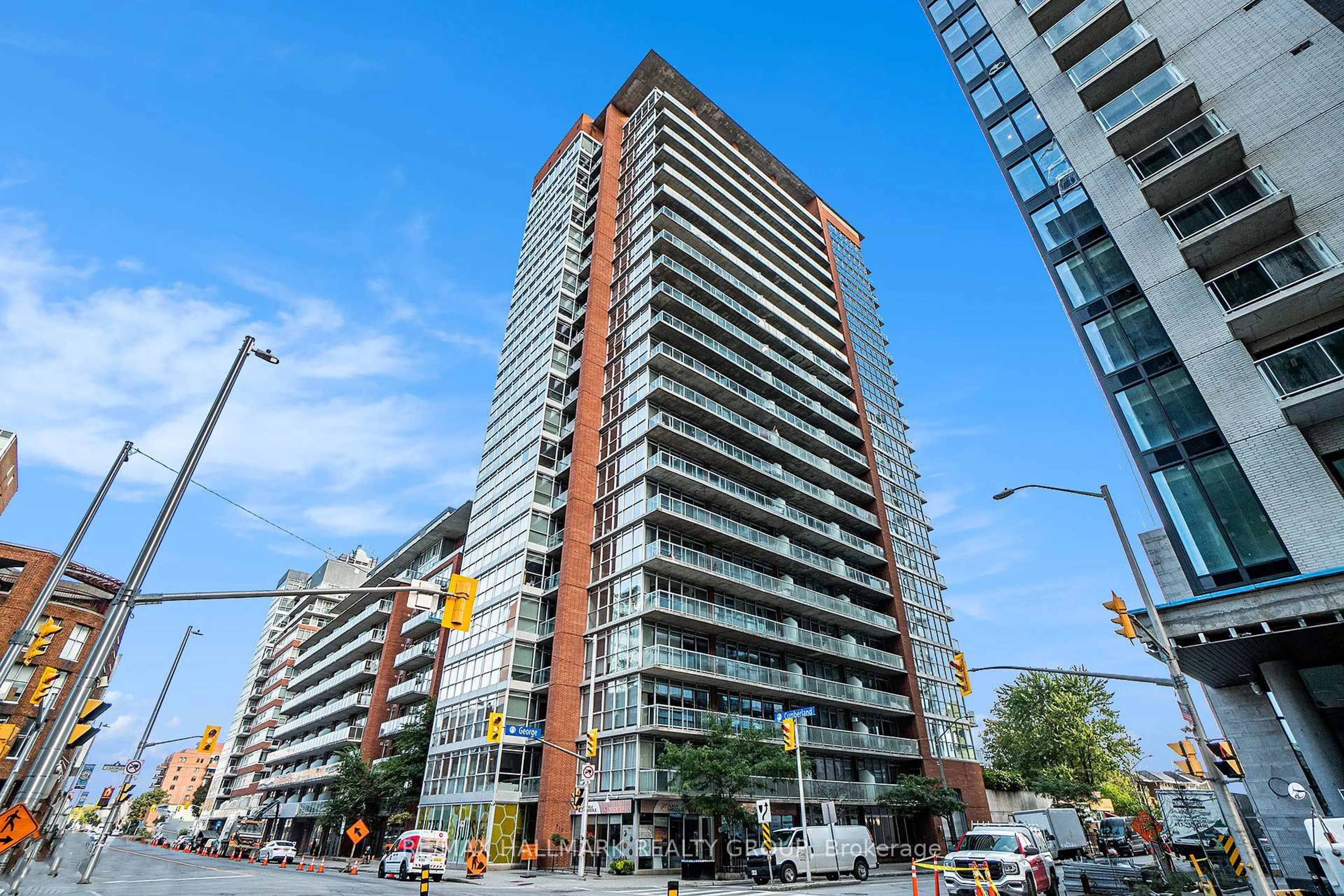 Patio, building for 179 GEORGE St #704, Ottawa Ontario K1N 1J8