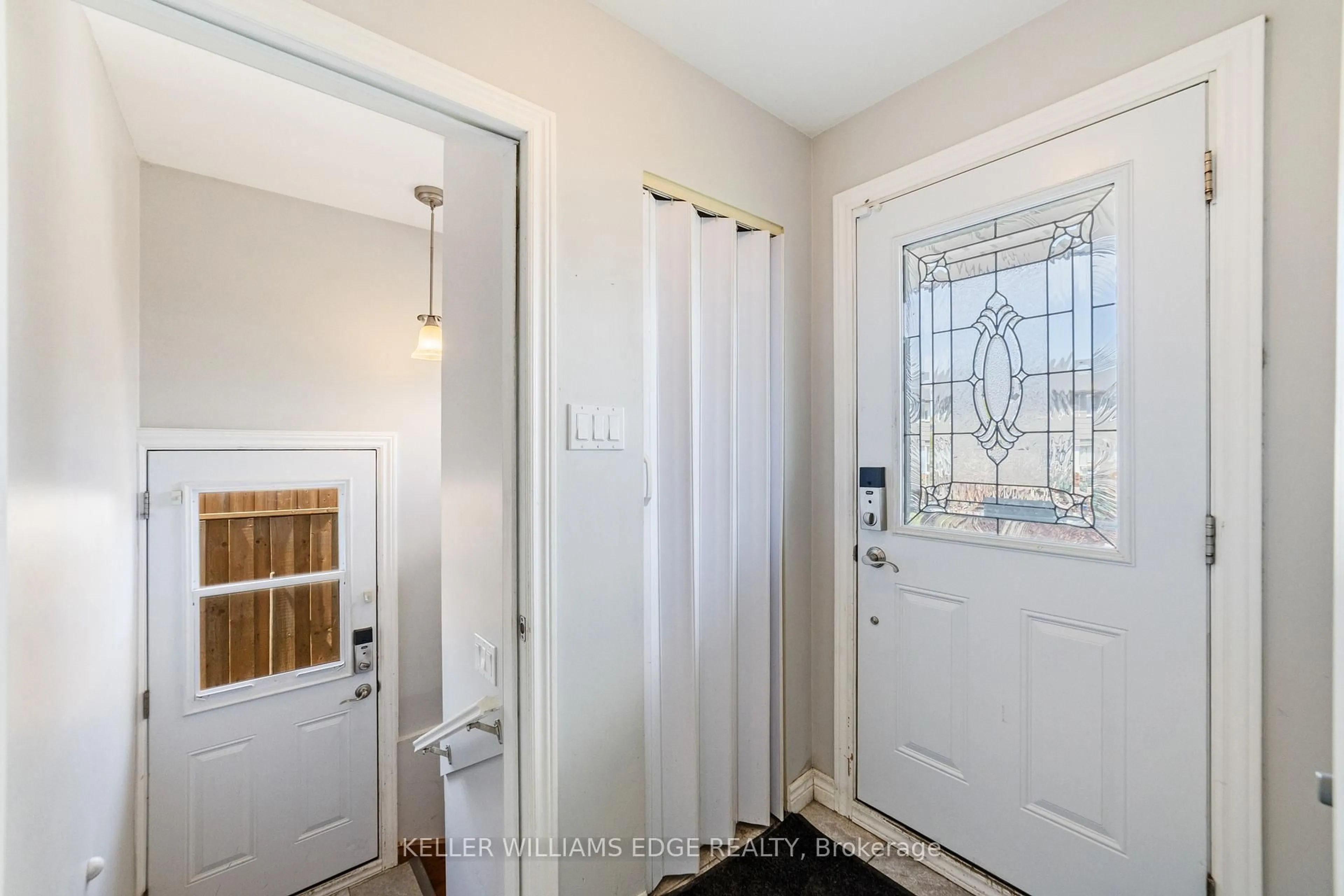 Indoor entryway for 807 Patterson Pl #B, Cambridge Ontario N3H 2N2