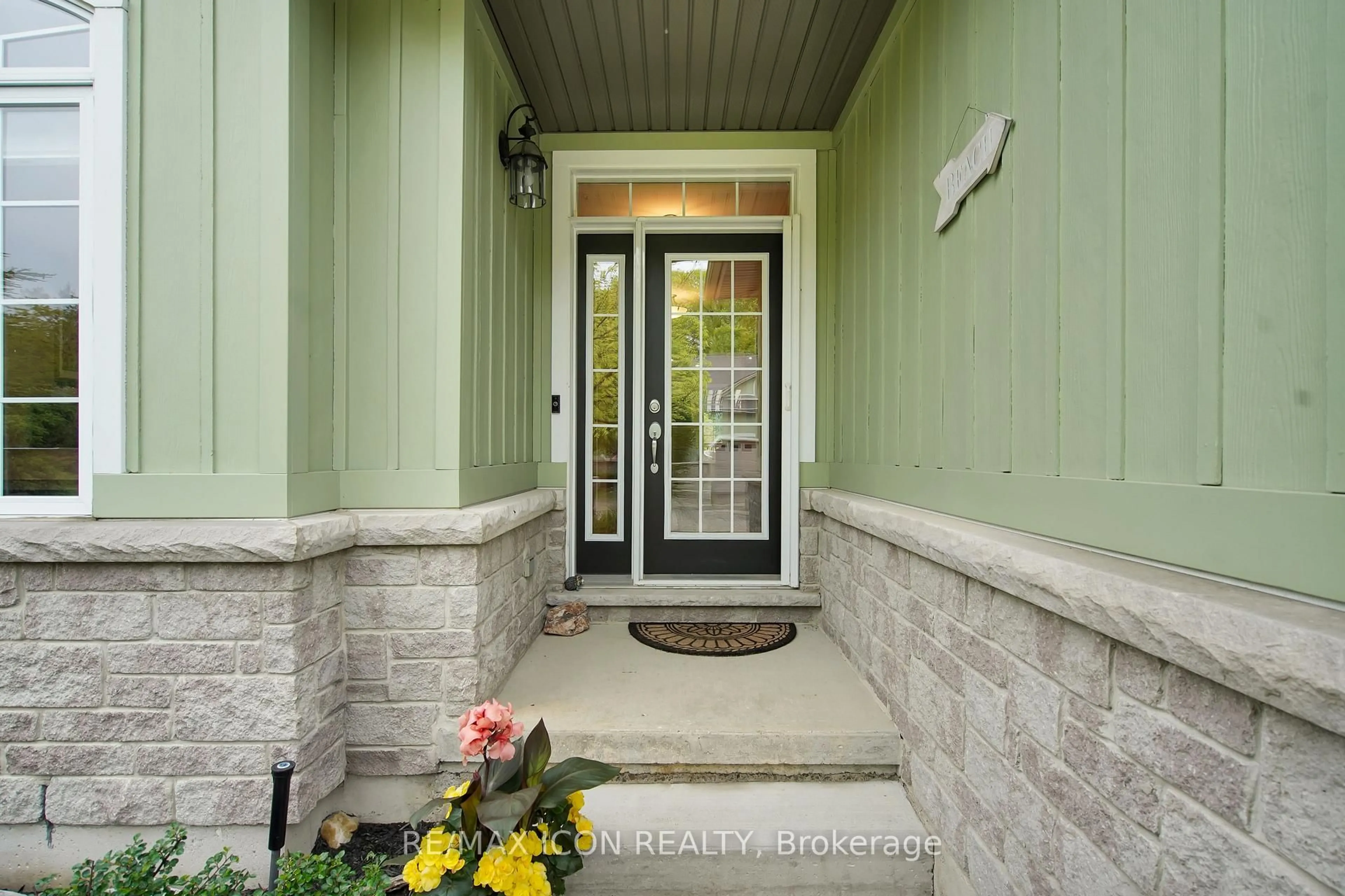Indoor entryway for 34 Oakwood Links Lane, Lambton Shores Ontario N0M 1T0
