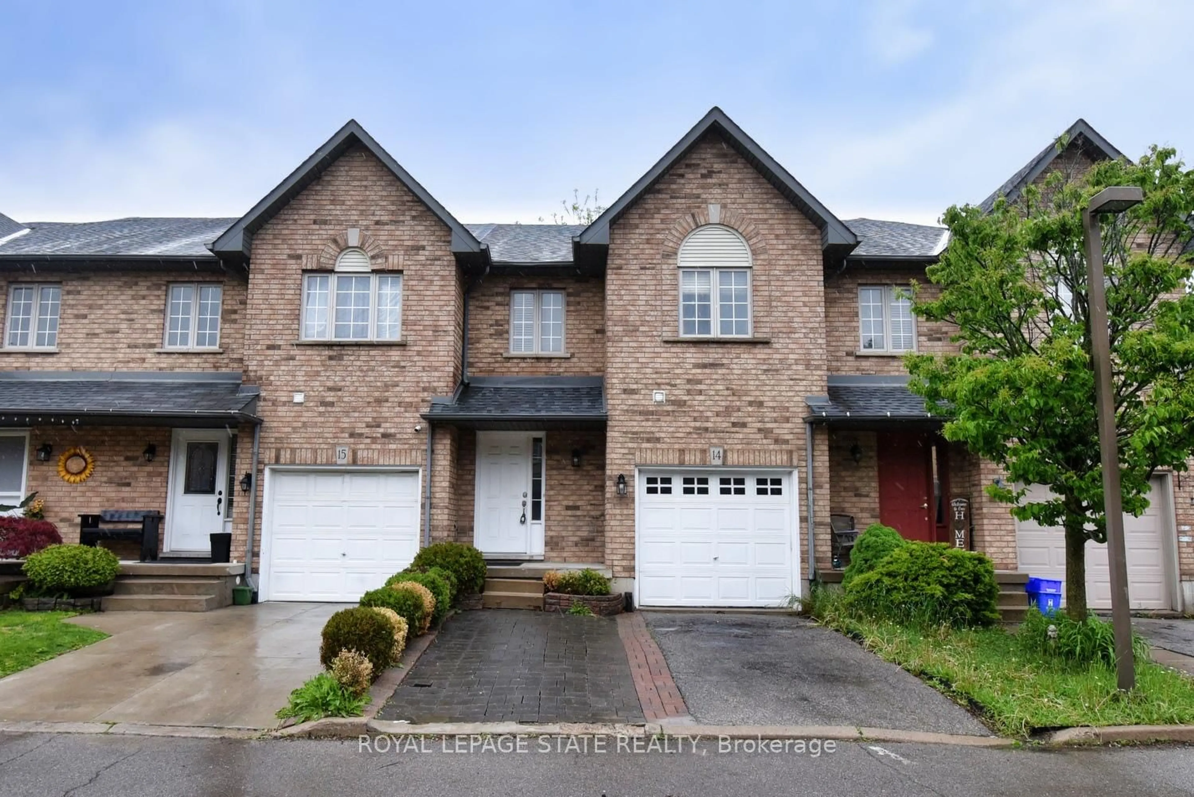 A pic from outside/outdoor area/front of a property/back of a property/a pic from drone, street for 565 Rymal Rd #14, Hamilton Ontario L8W 3Y2