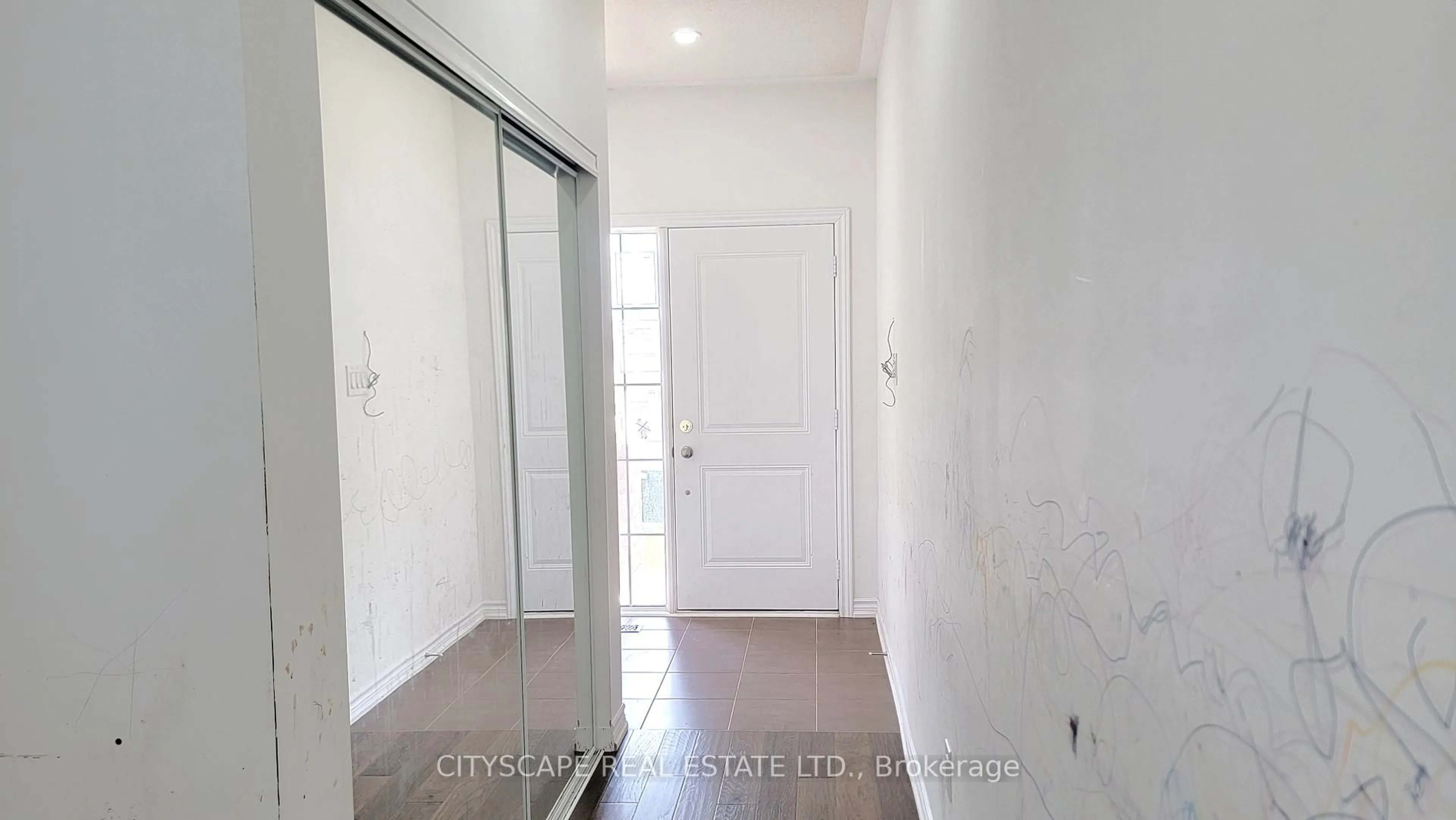 Indoor foyer for 364 Van Dusen Ave, Southgate Ontario N0C 1B0